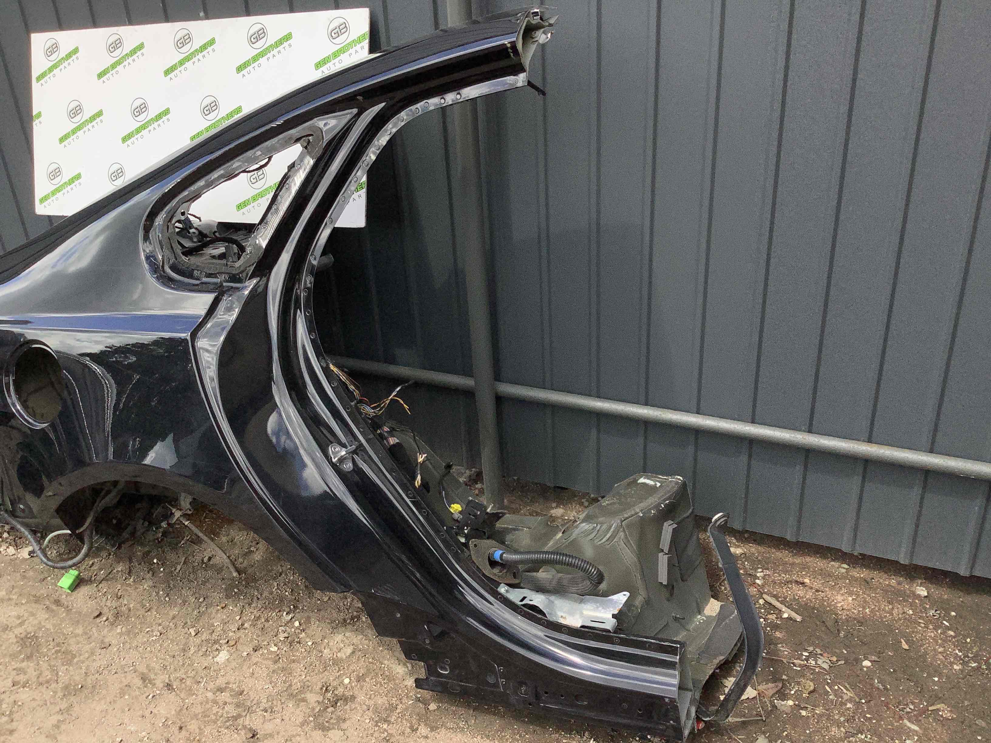 Чверть задня права