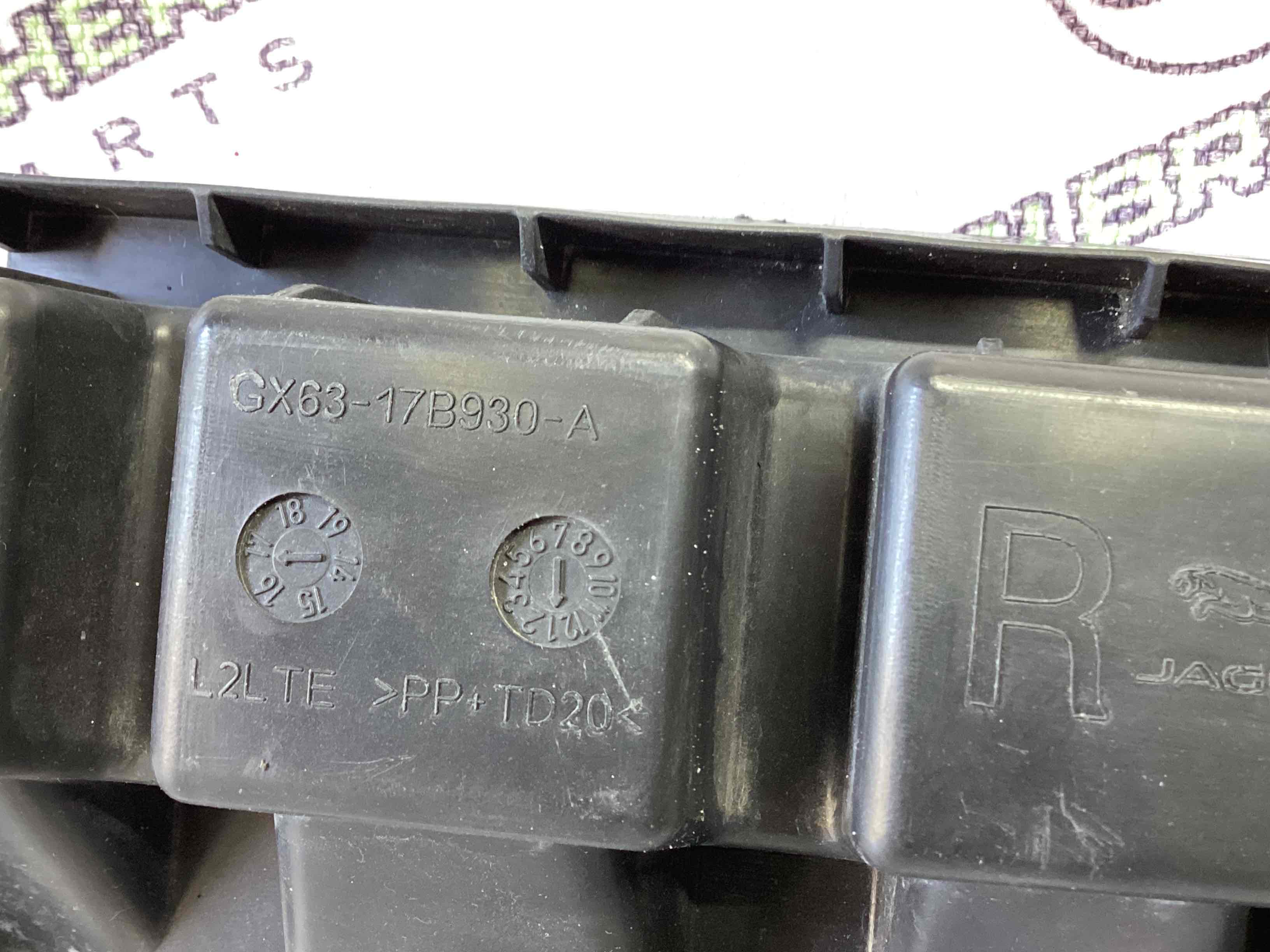 Кріплення заднього бампера праве