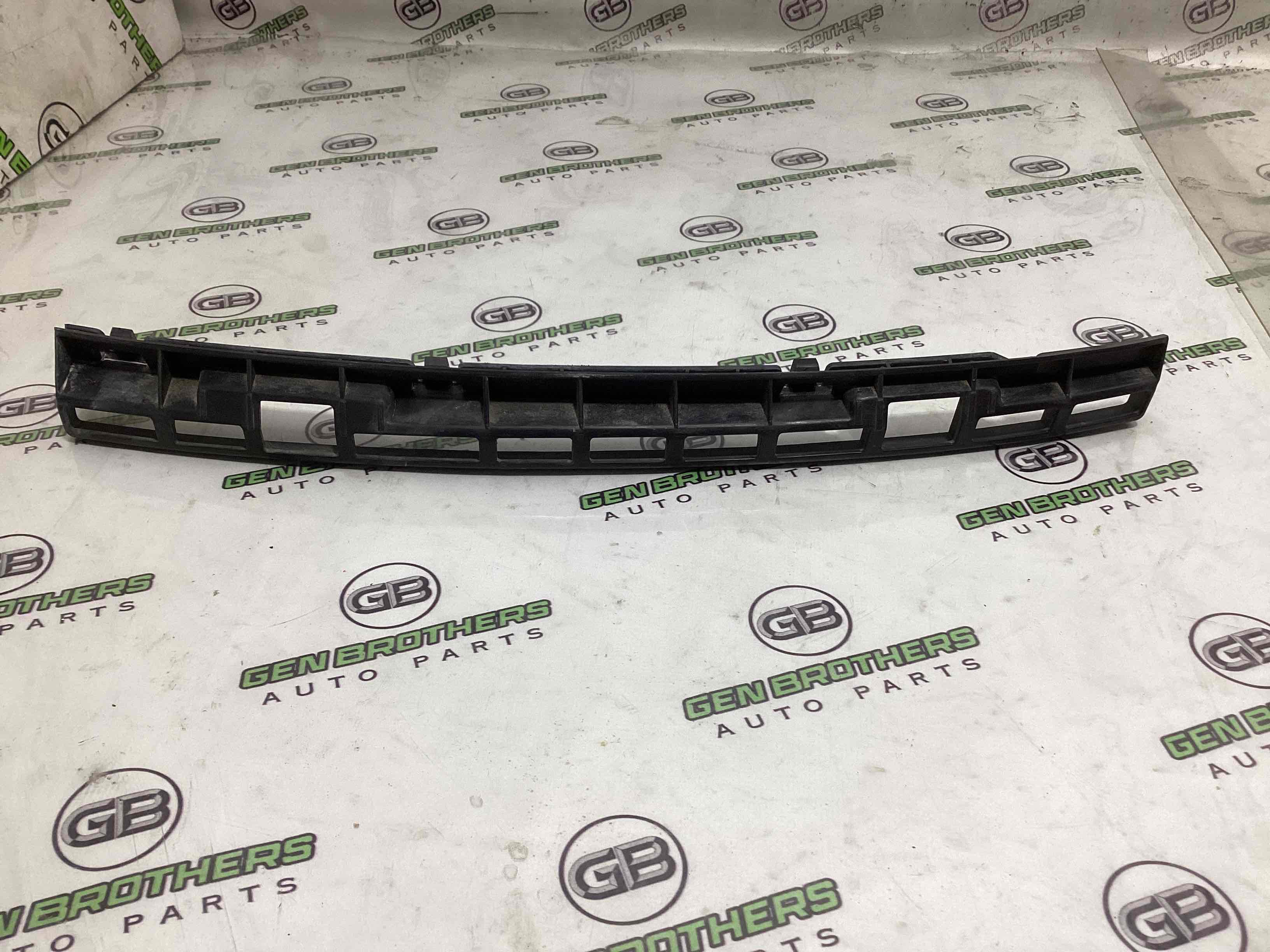 Кріплення переднього бампера ліве