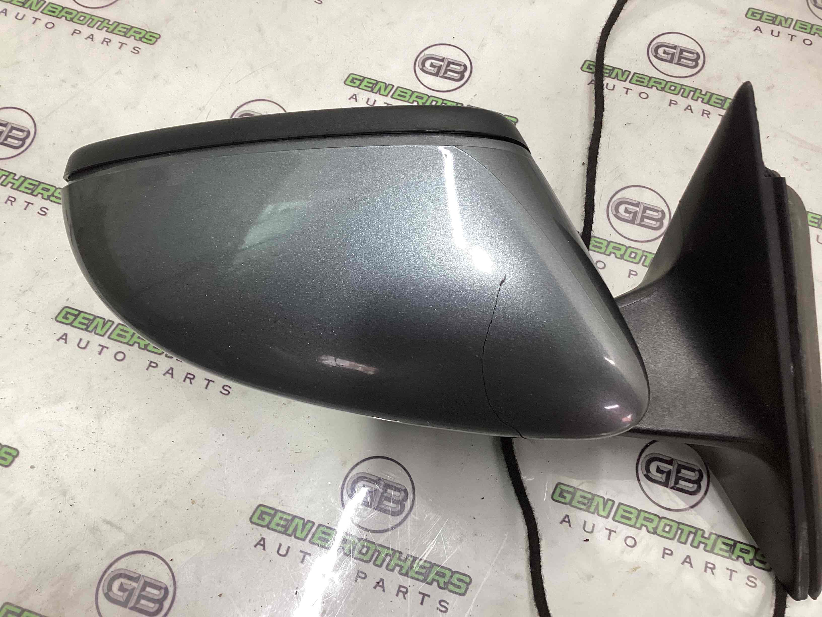 Дзеркало зовнішнє праве