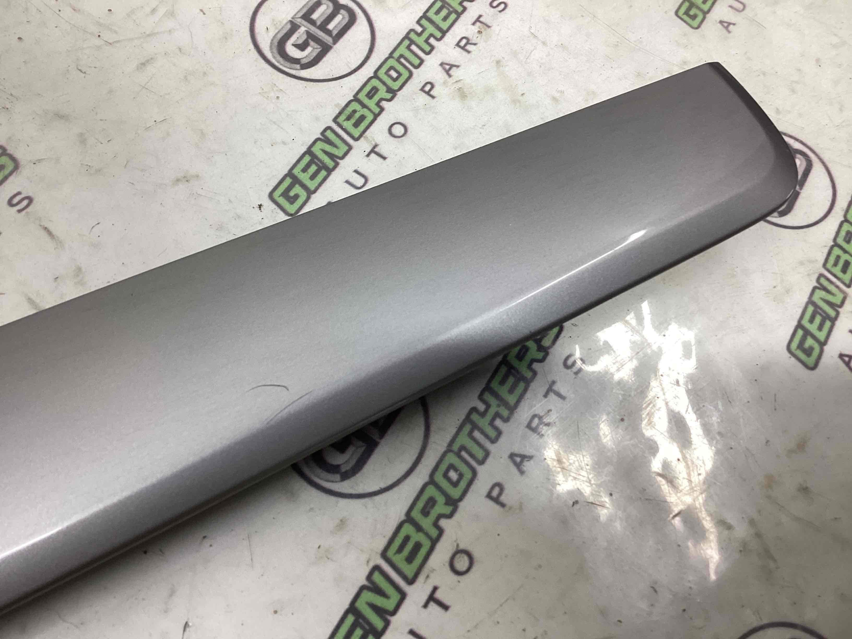 Обшивка панелі приладів торпедо