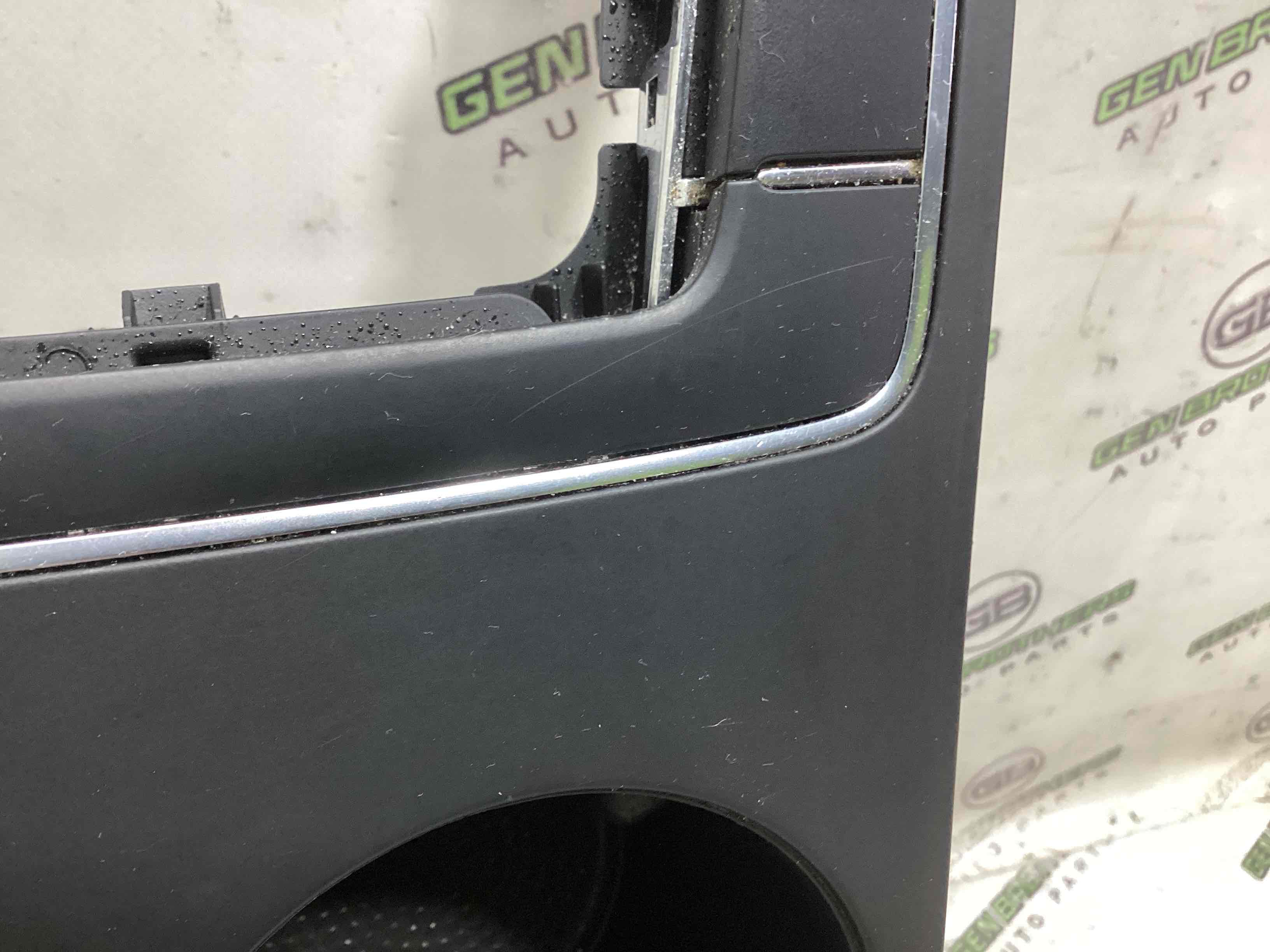 Оздоблення центральної консолі