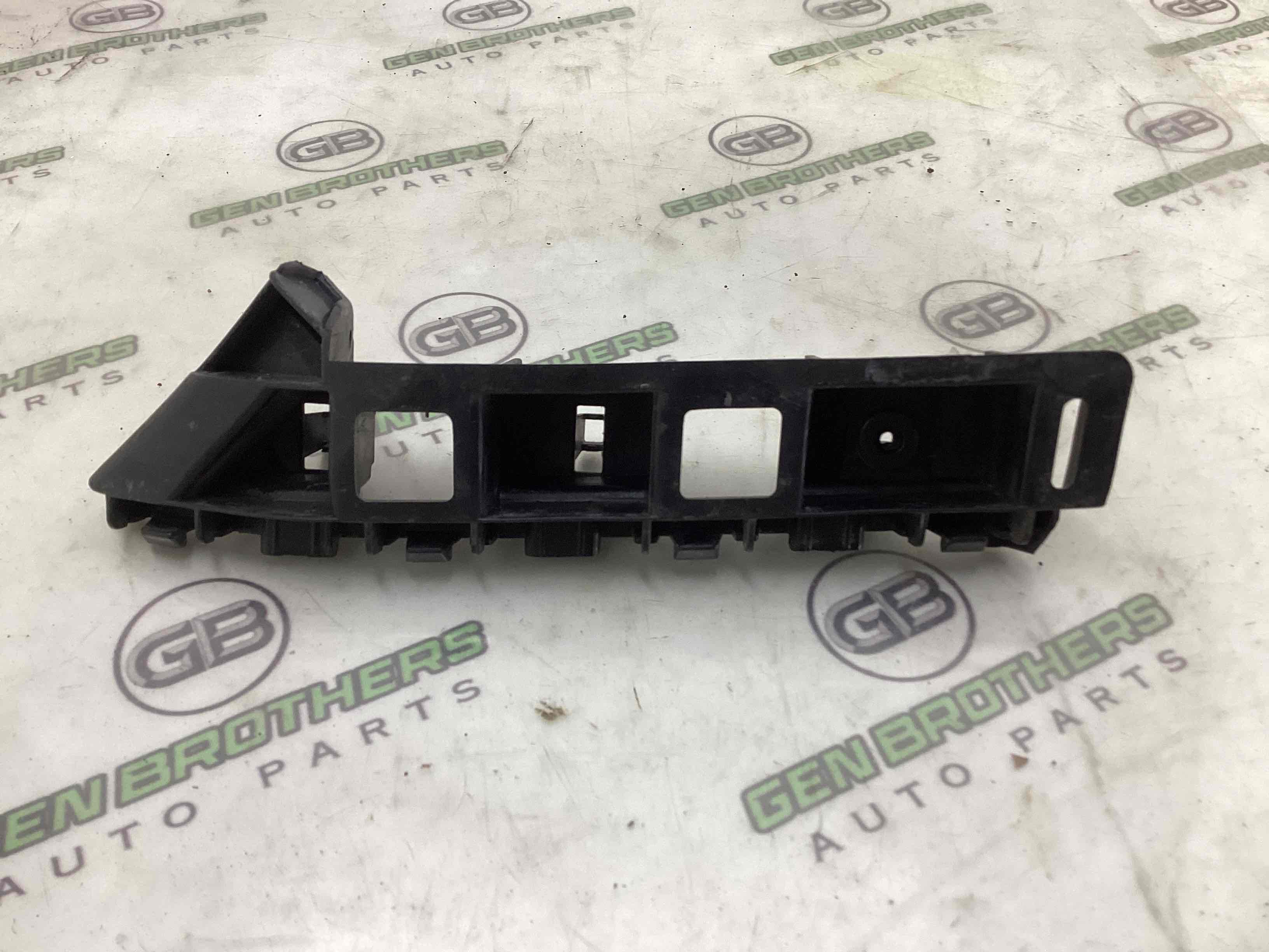 Кріплення переднього бампера ліве