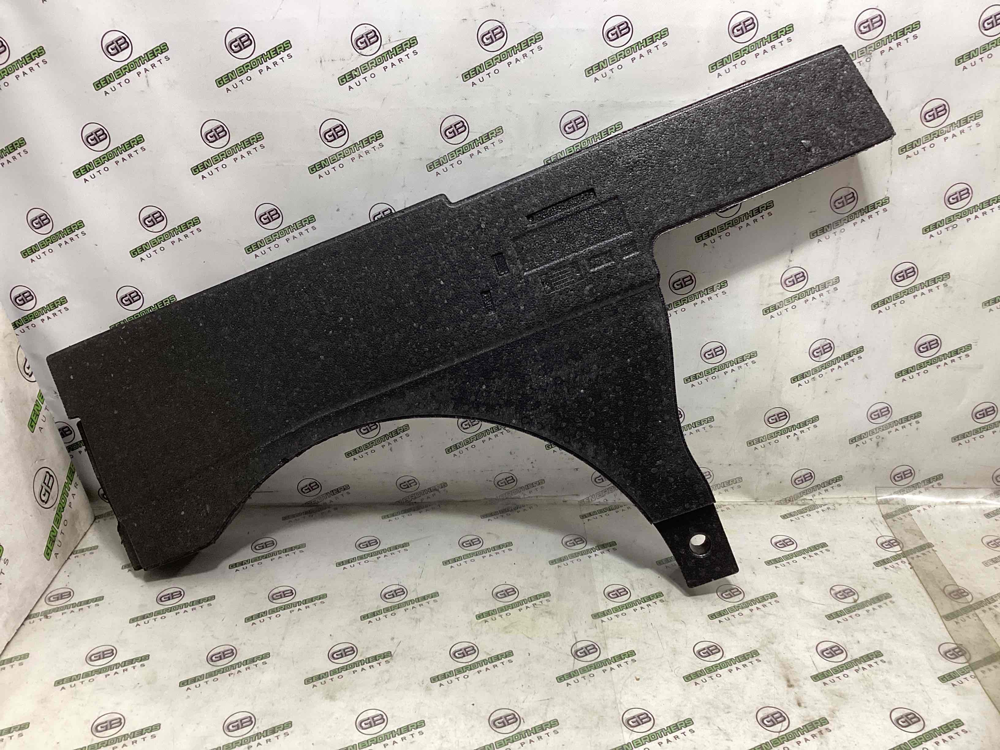 Елементи оздоблення багажника