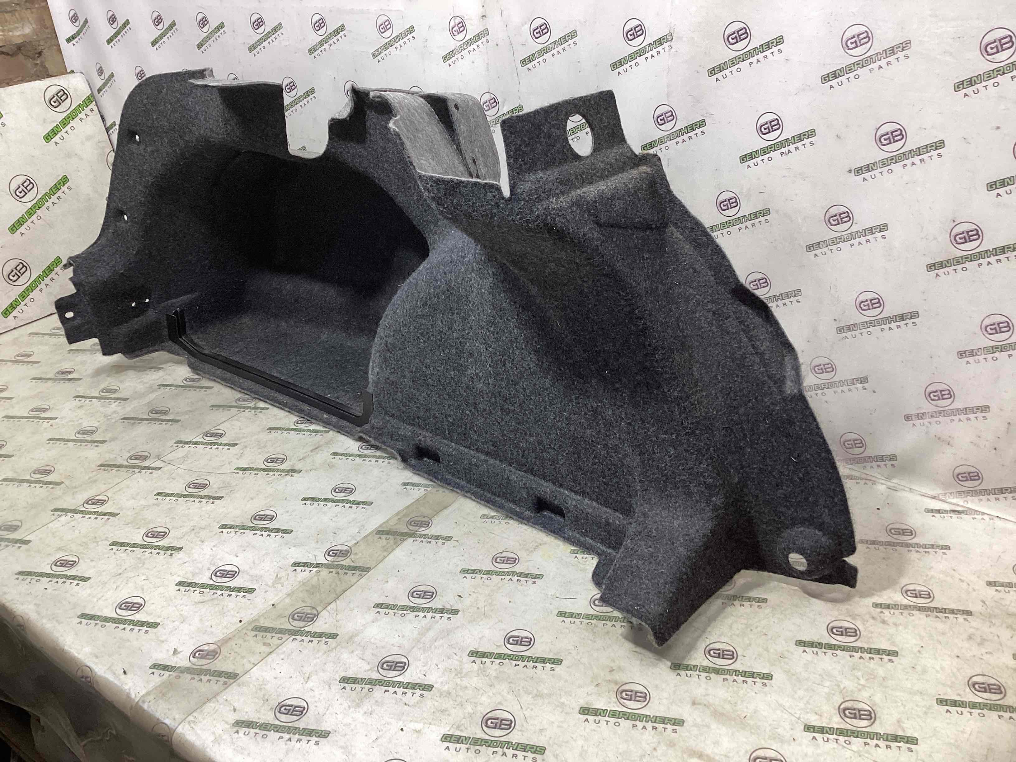 Елементи оздоблення багажника