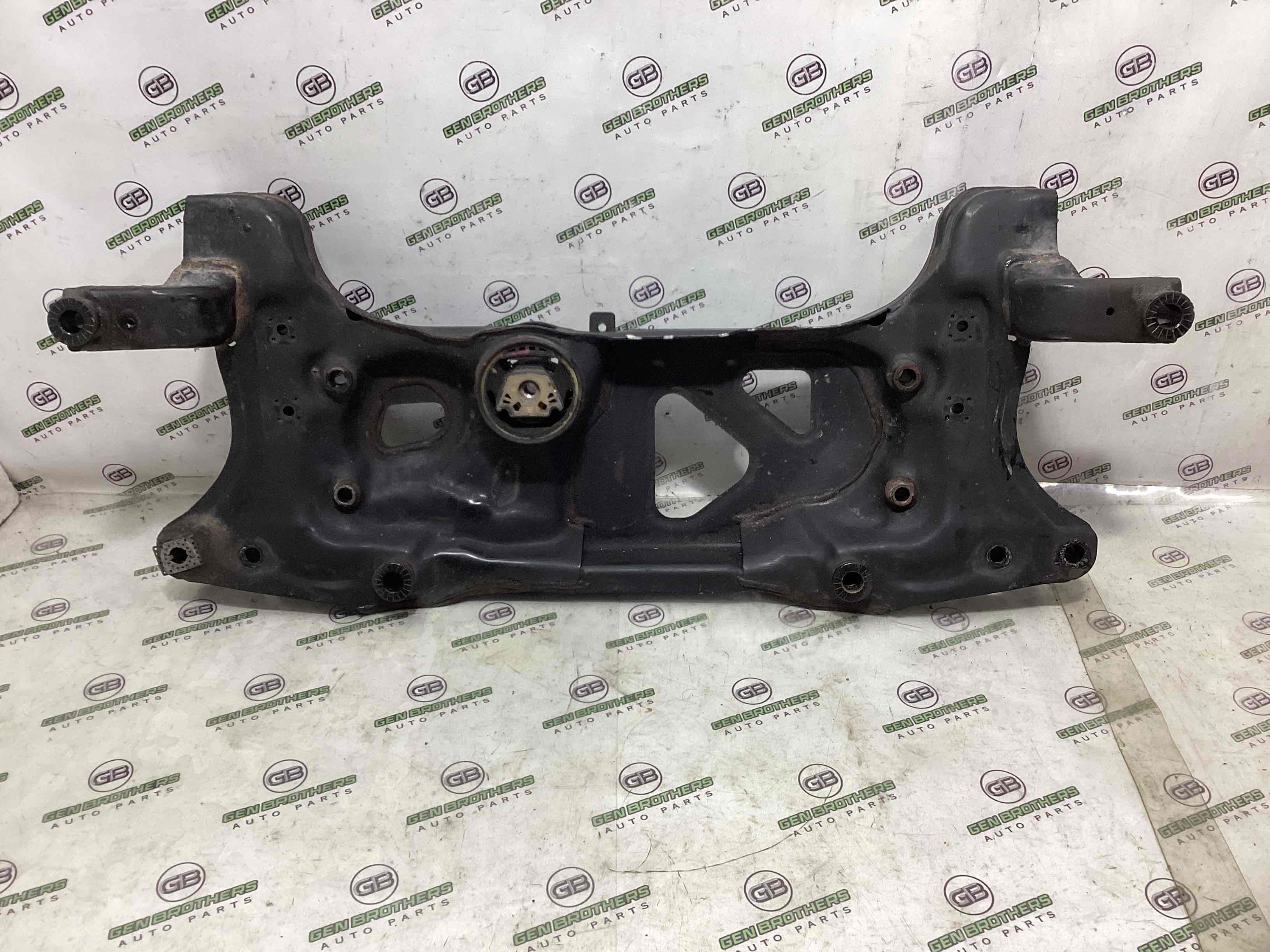 Балка підвіски передня підрамник