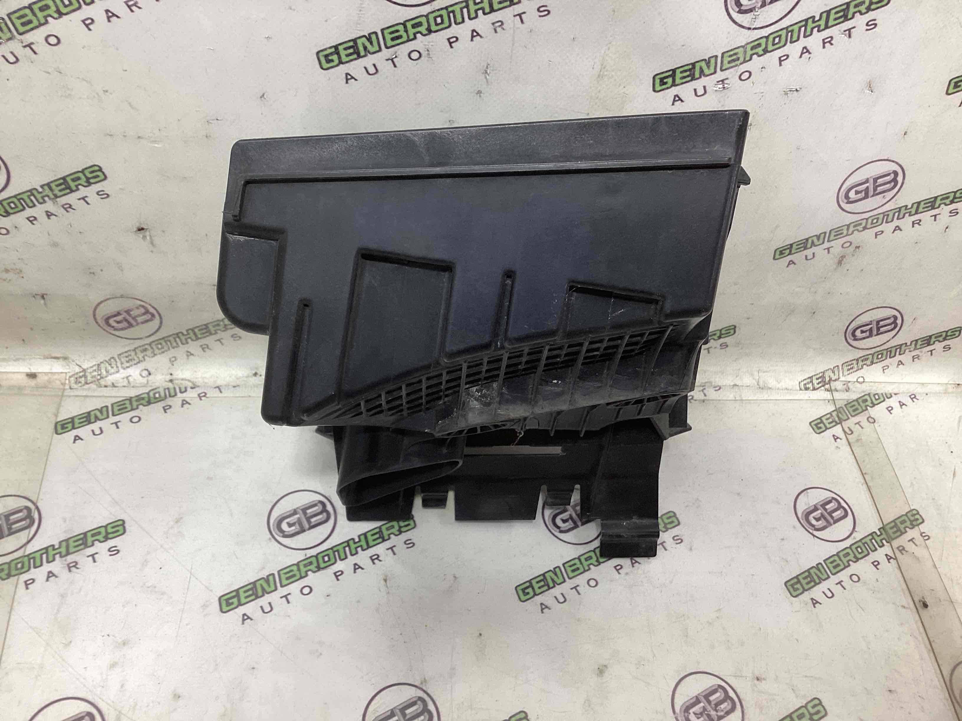 Кришка корпус блоку запобіжників