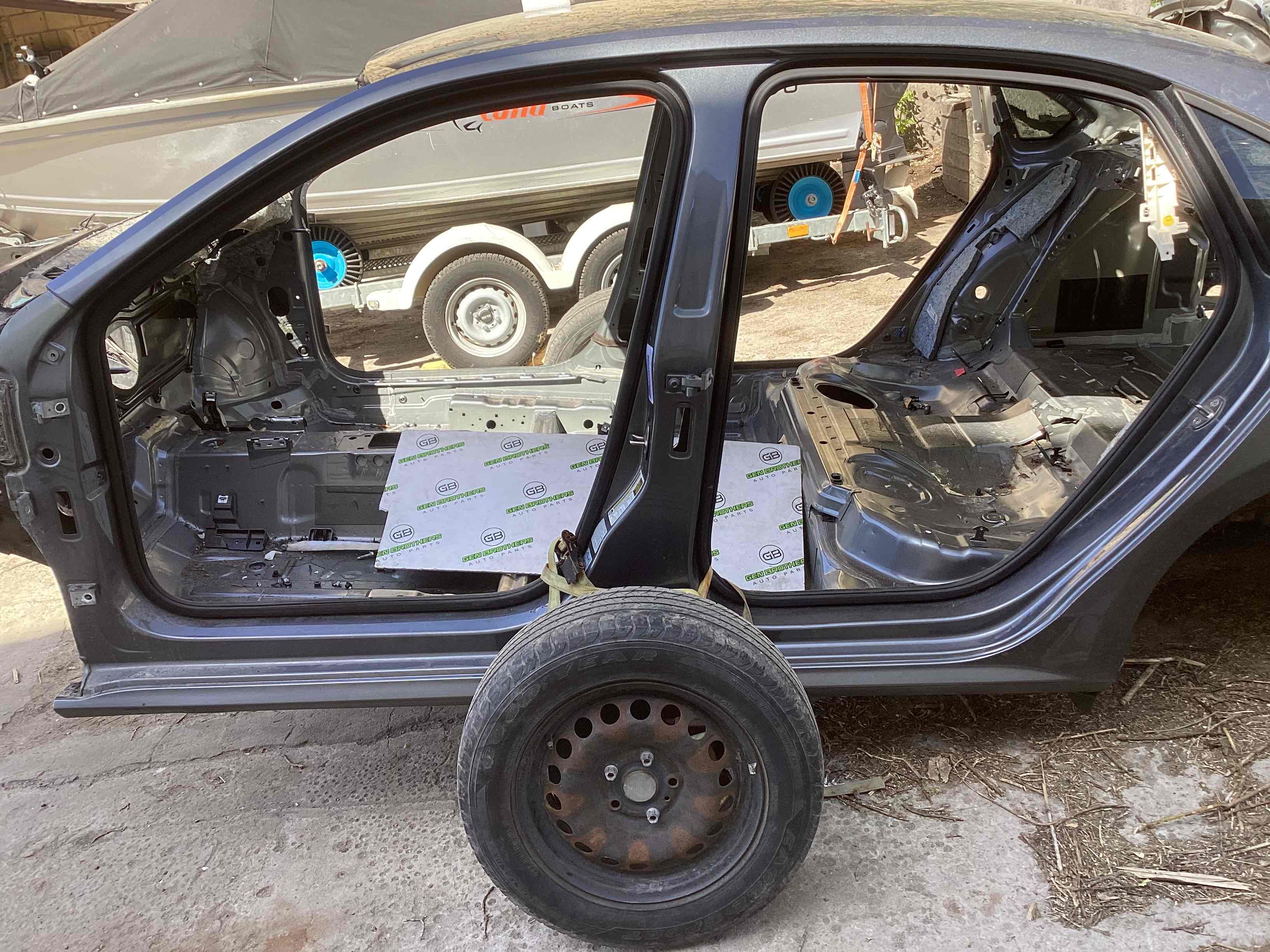 Стійки кузова та пороги