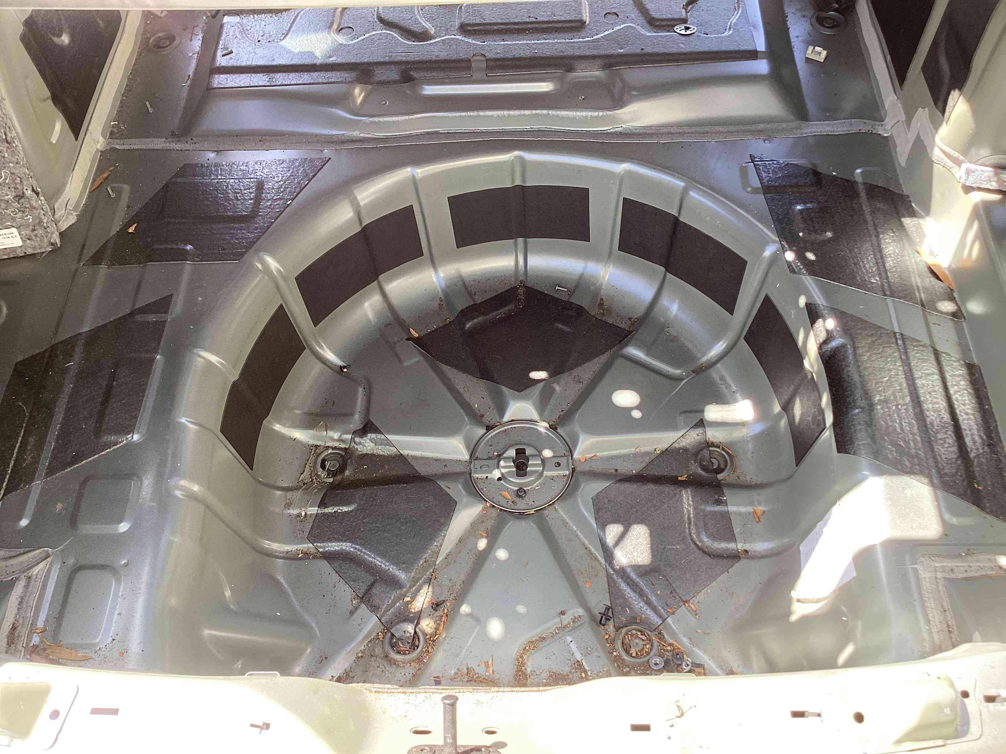 Корито багажника