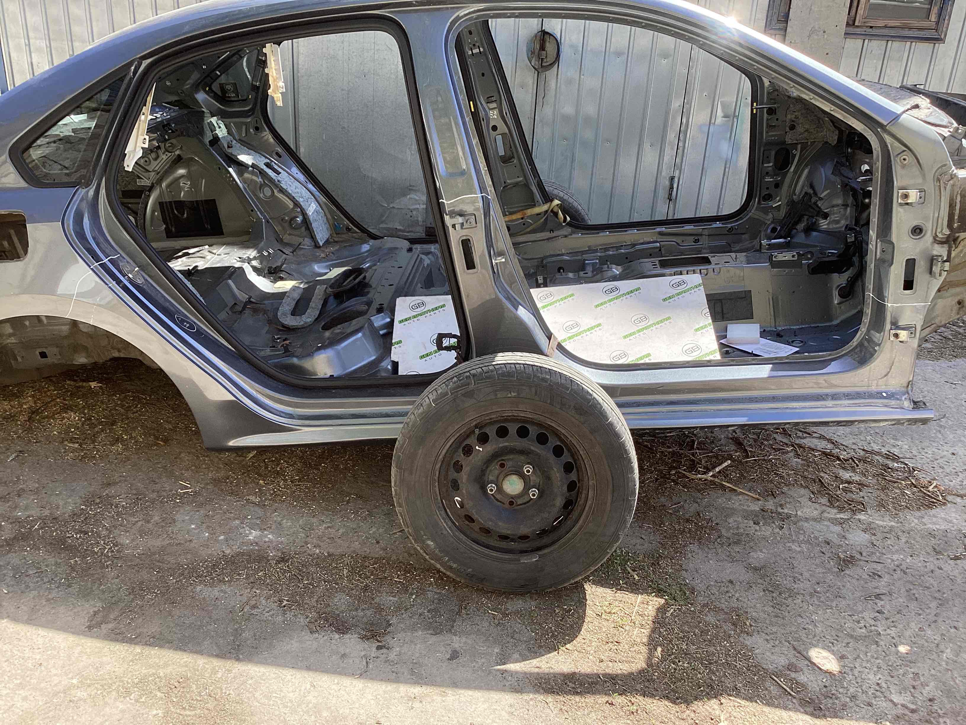 Стійки кузова та пороги