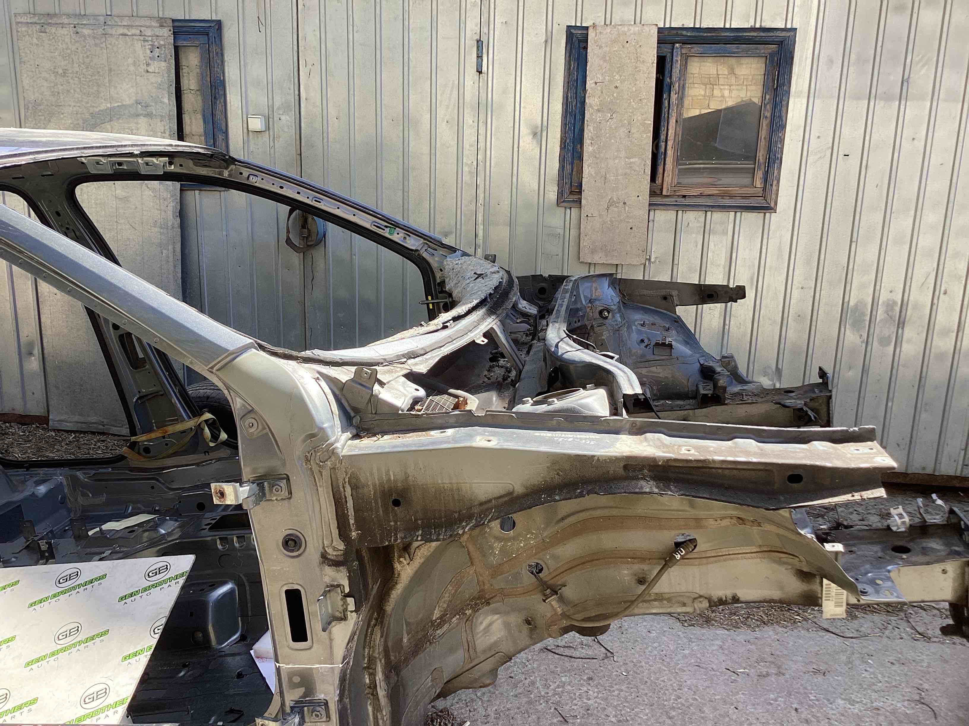 Чверть передня права