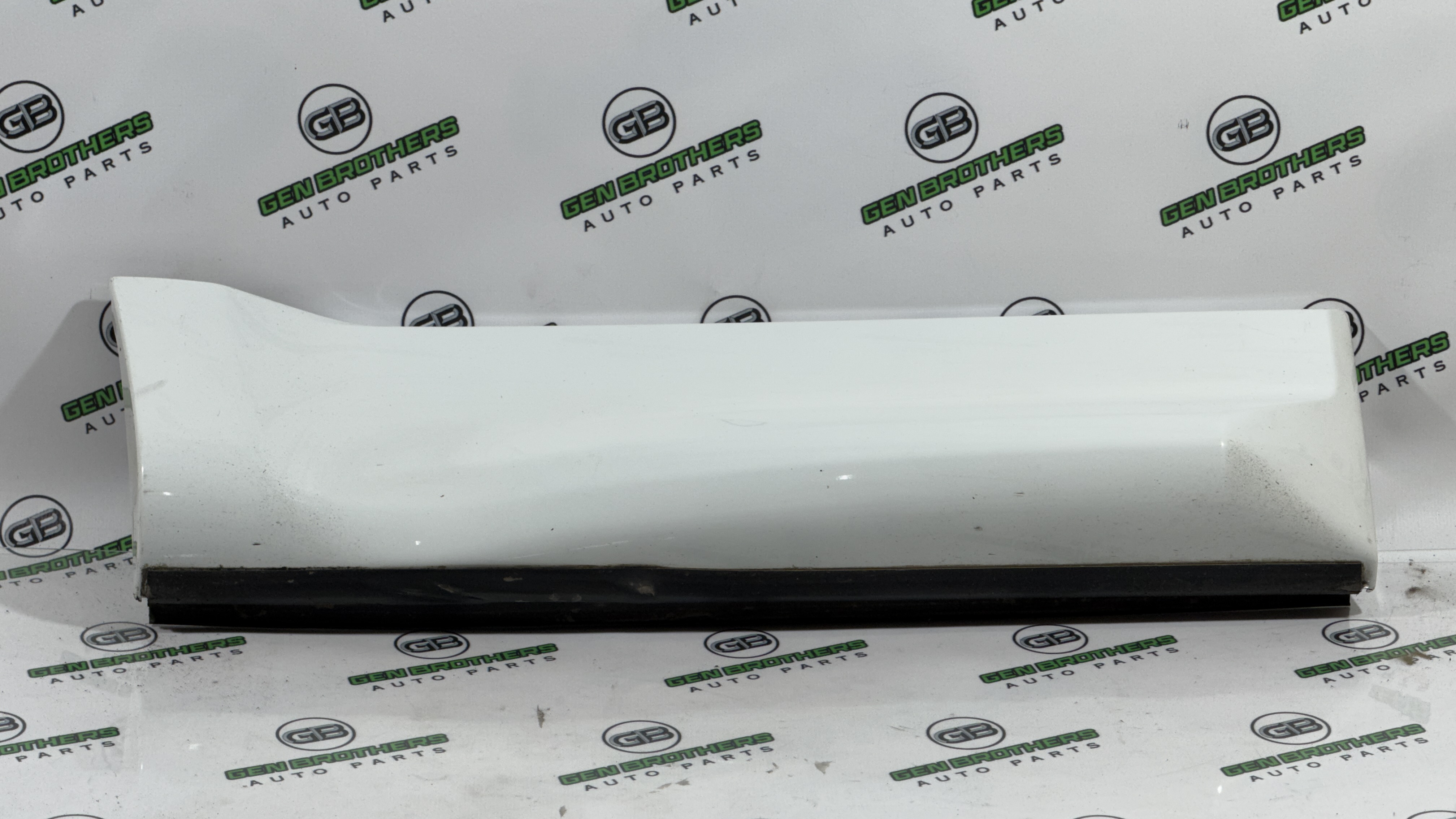 Молдинг двері задньої правої Land Rover Range Rover Sport L320 2005