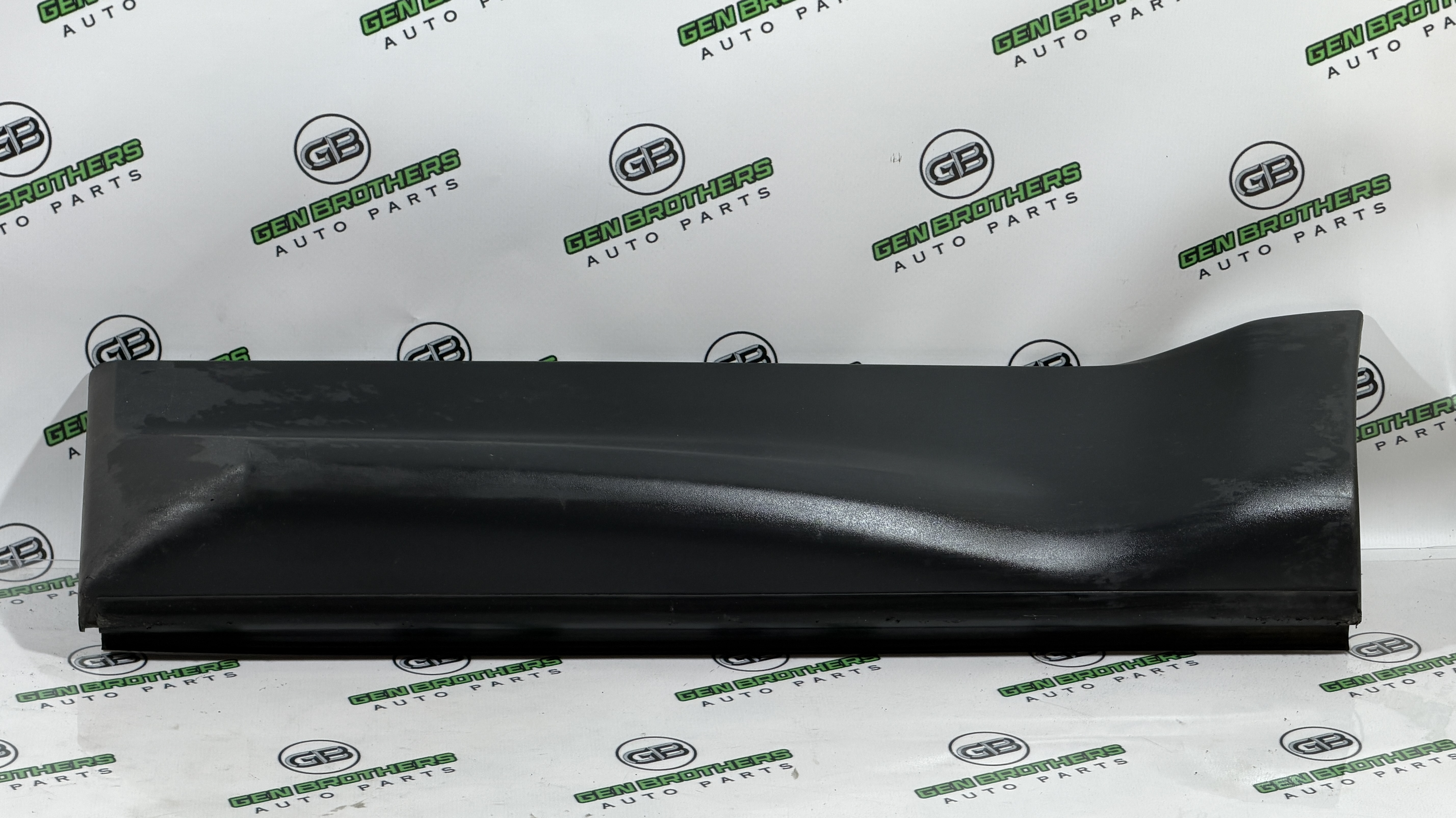 Молдинг двері задньої лівої Land Rover Range Rover Sport L320 2005