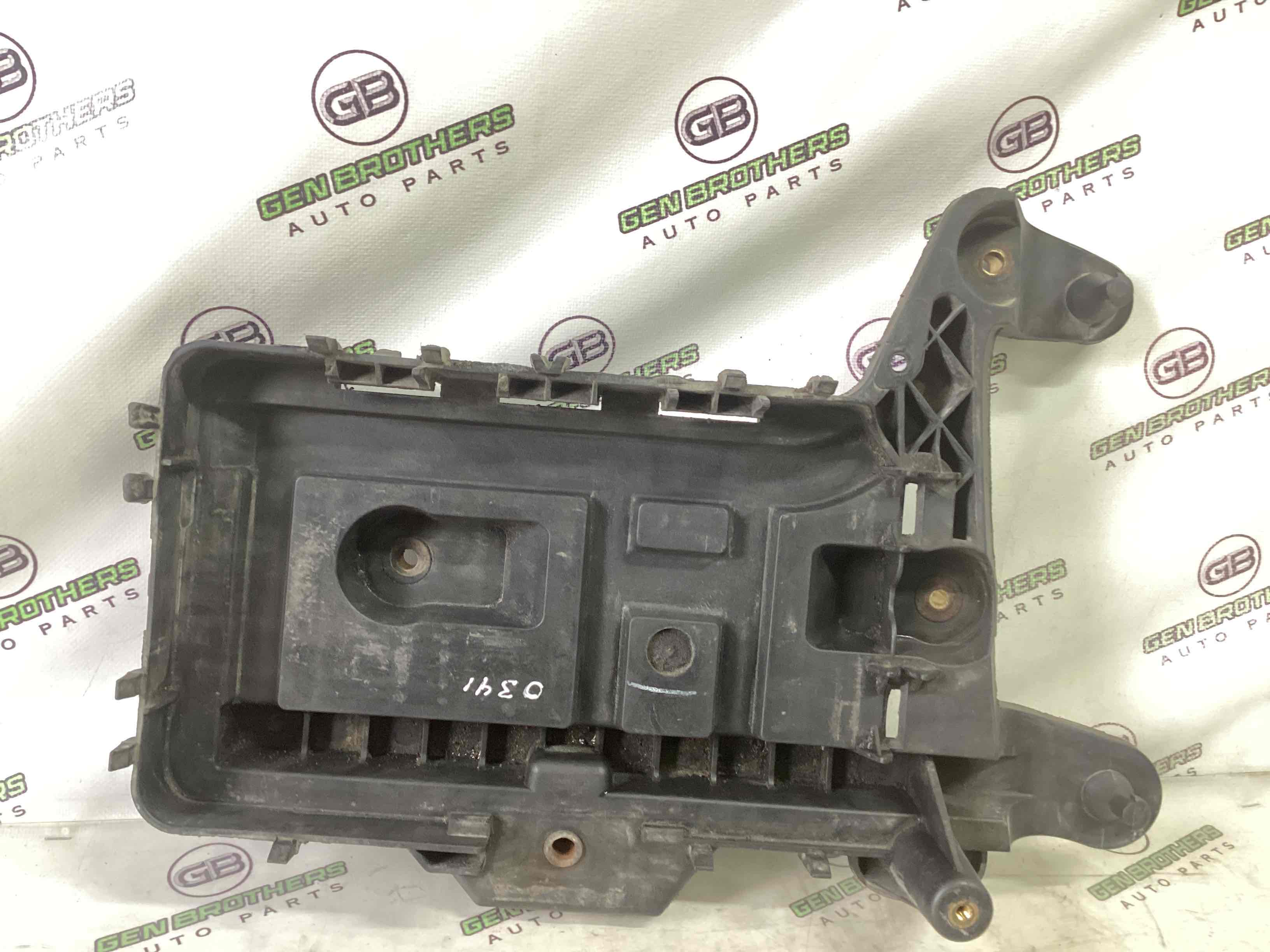 Полиця акумулятора, кришка, кріплення майданчик АКБ