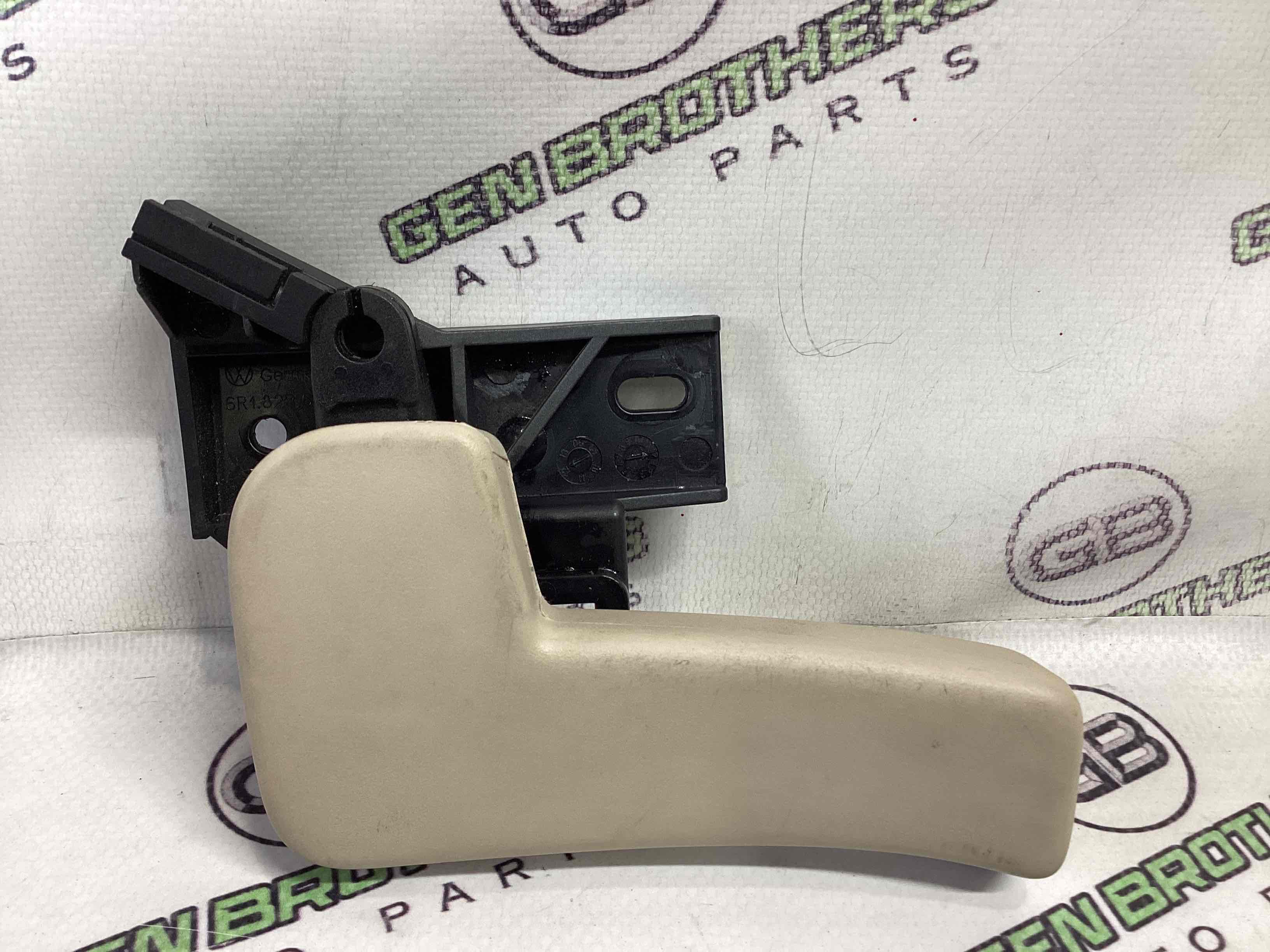 Ручка відкривання капота