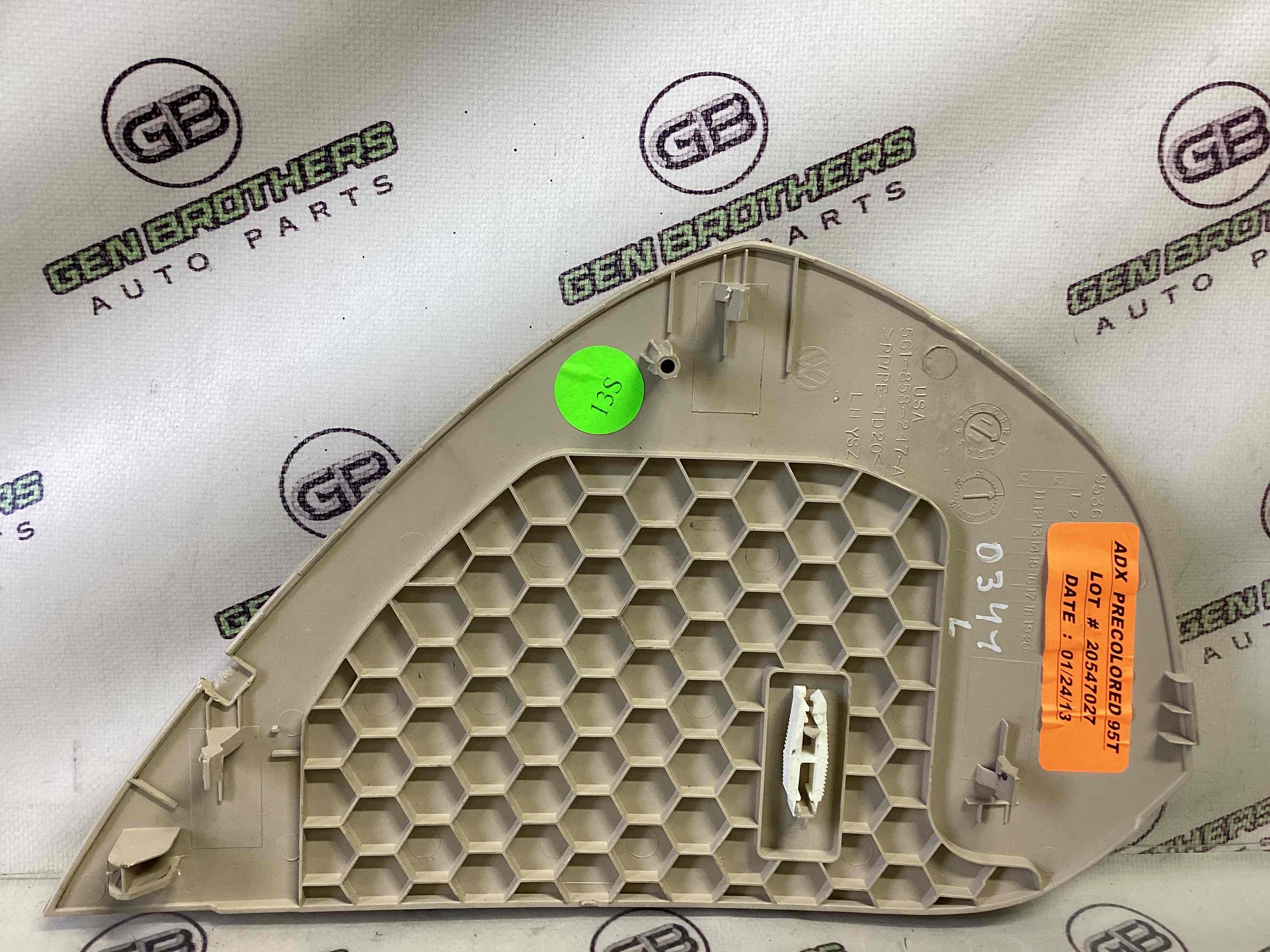 Обшивка панелі приладів торпедо