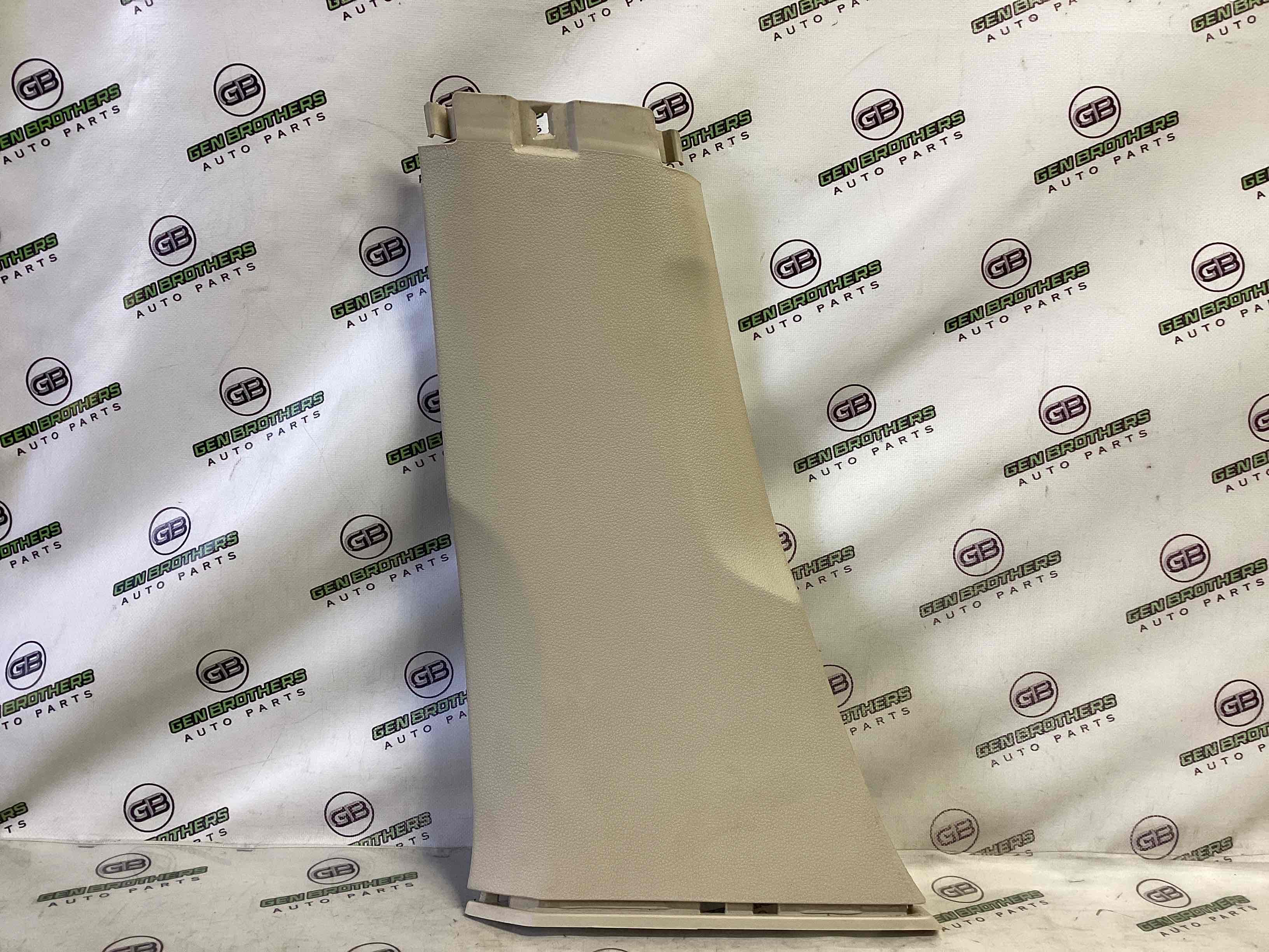 Обшивка центральної стійки ліва