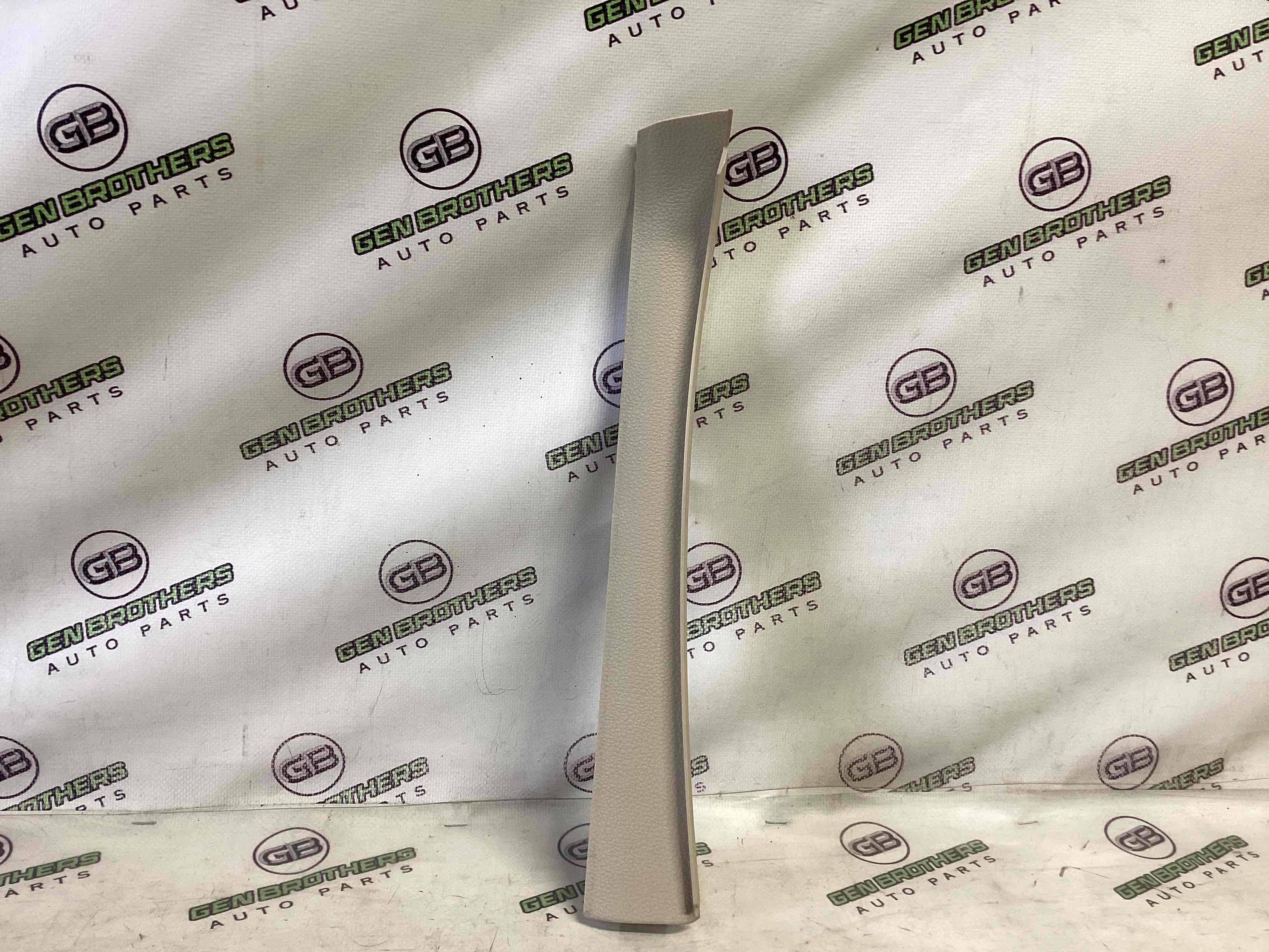 Обшивка передньої стійки ліва