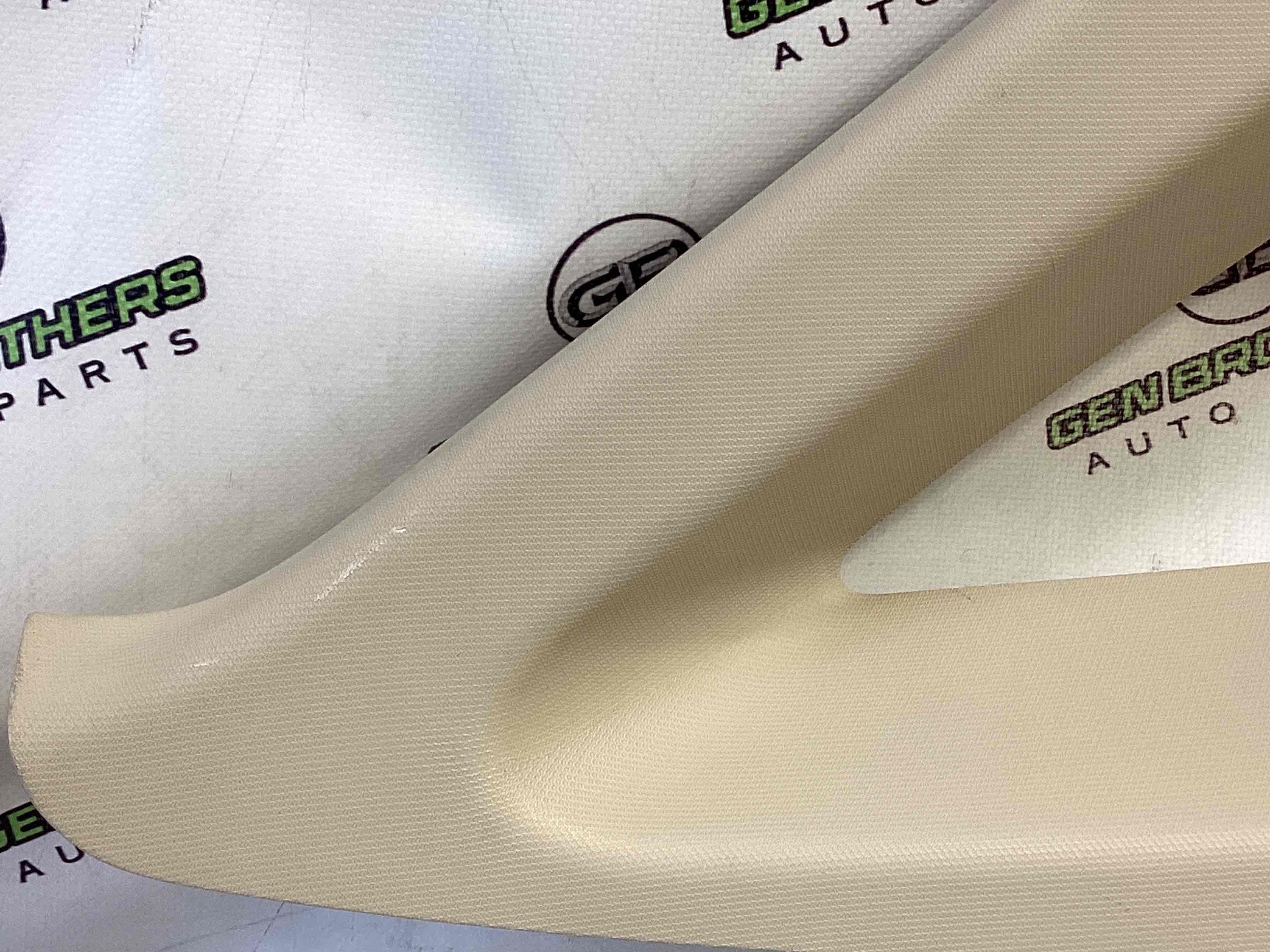 Обшивка задньої стійки ліва