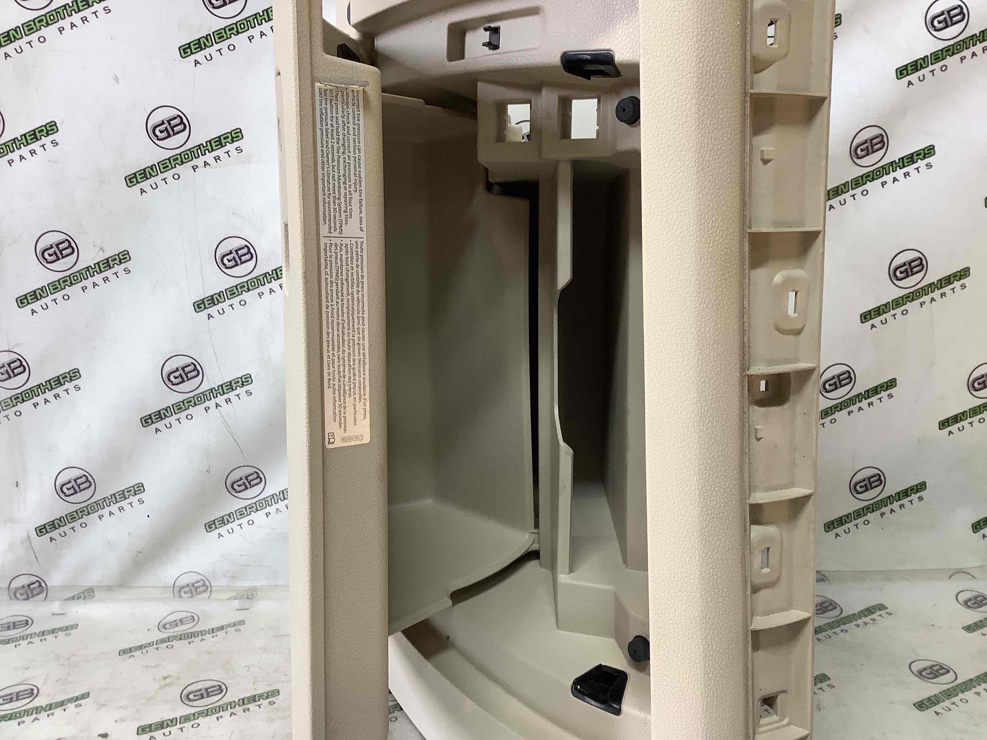 Бардачок замок бардачка, підстаканник, ящик