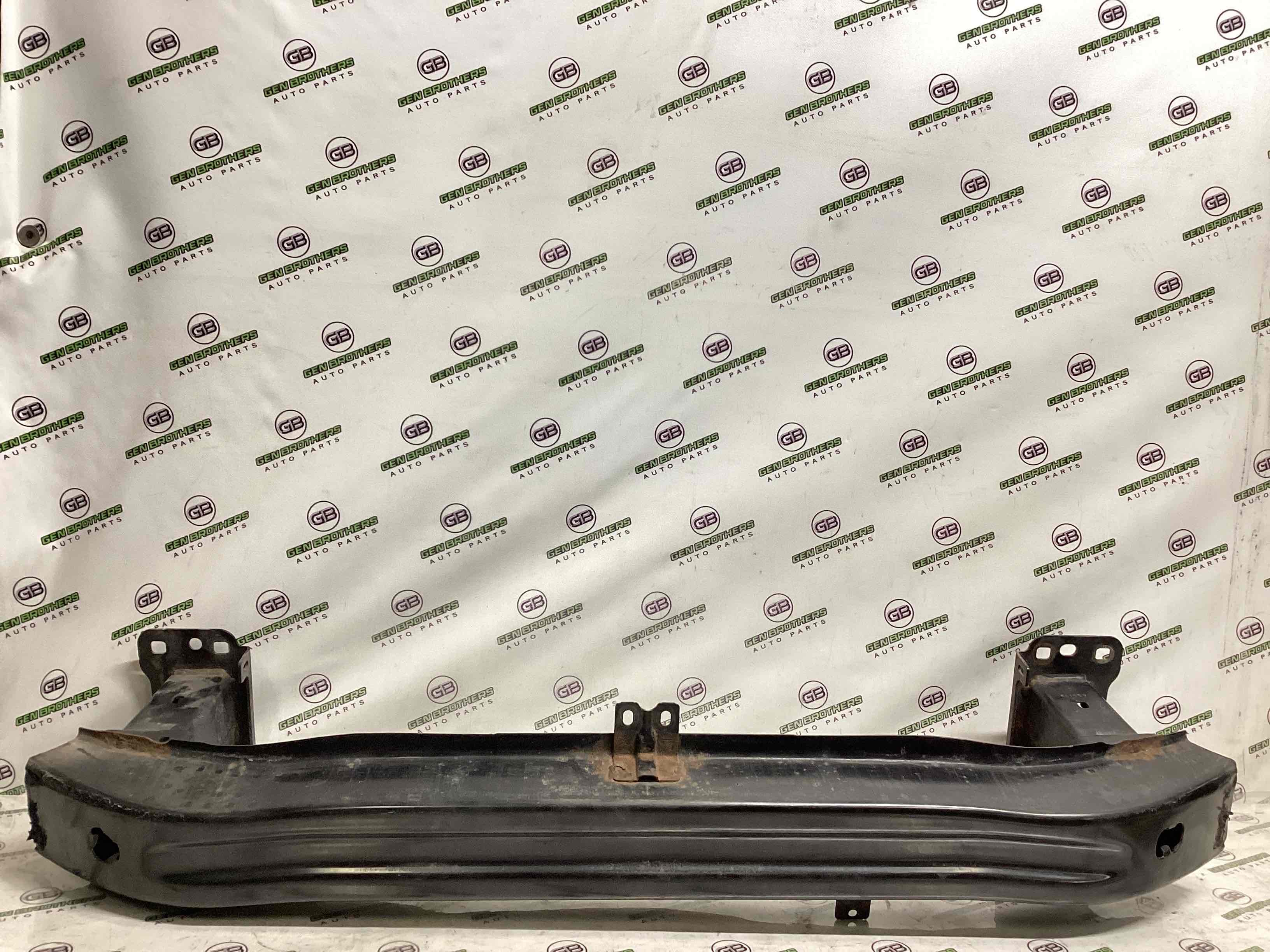 Підсилювач бампера переднього