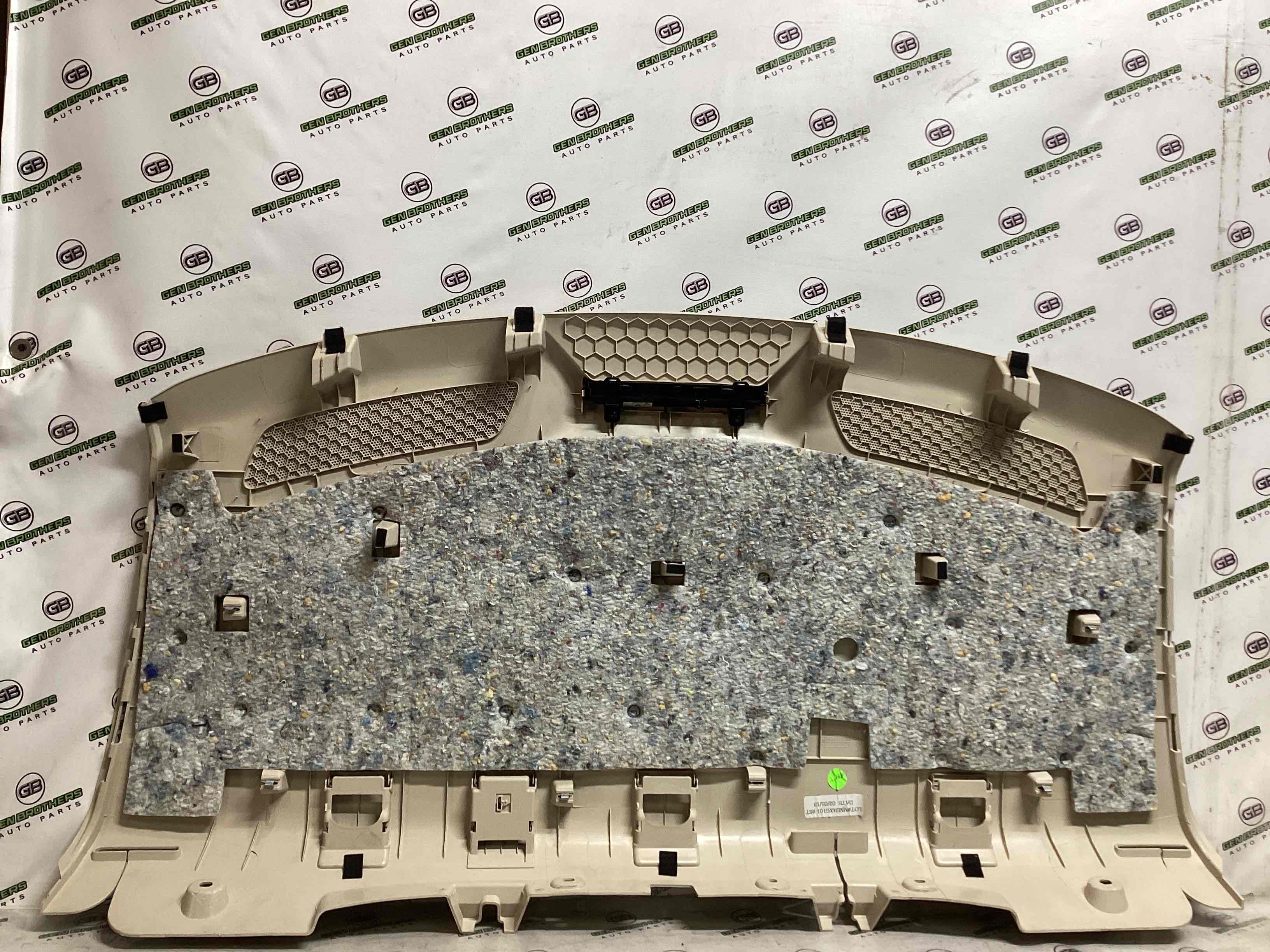 Обшивка задньої полиці