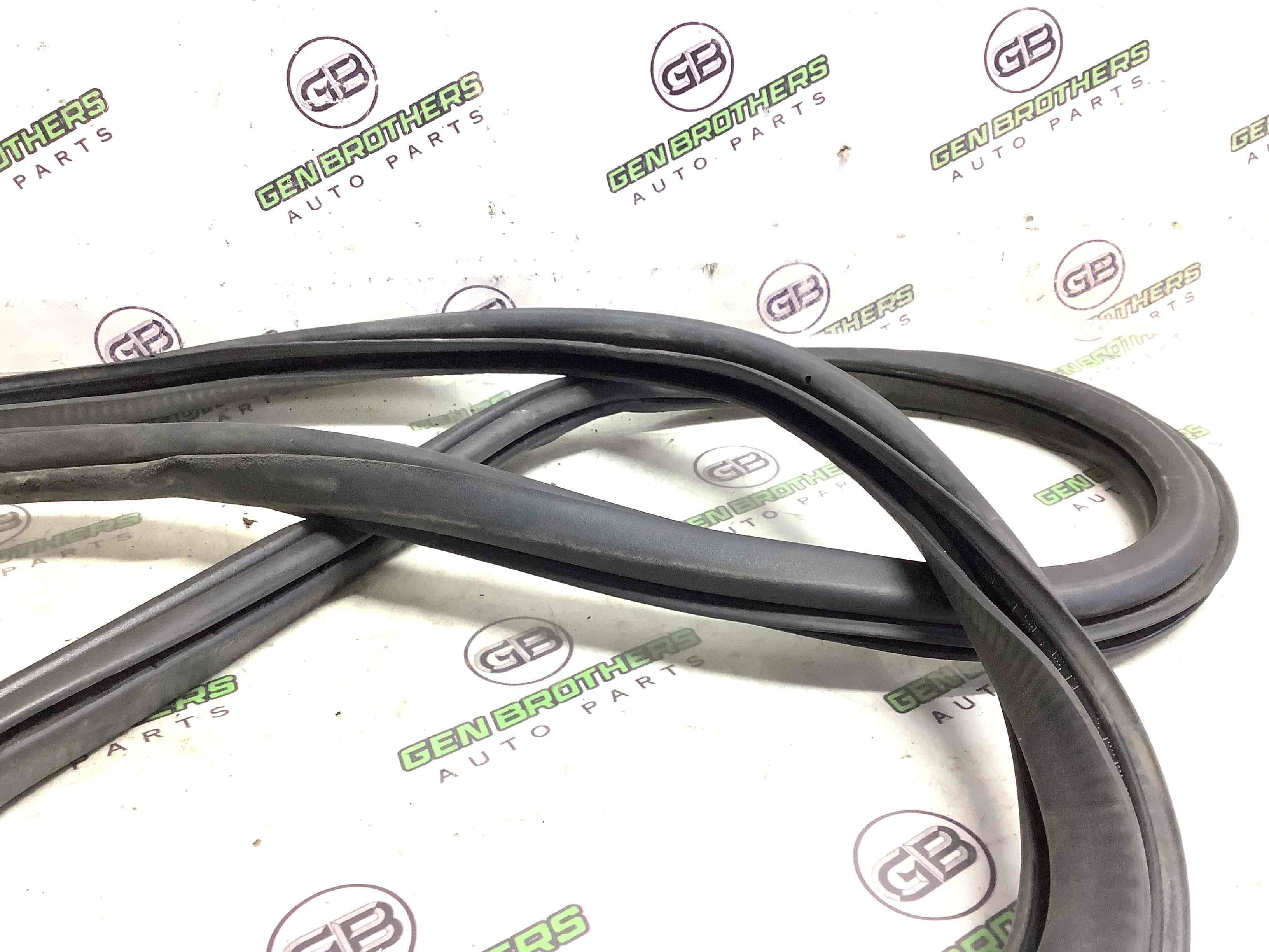 Ущільнювач скла, двері