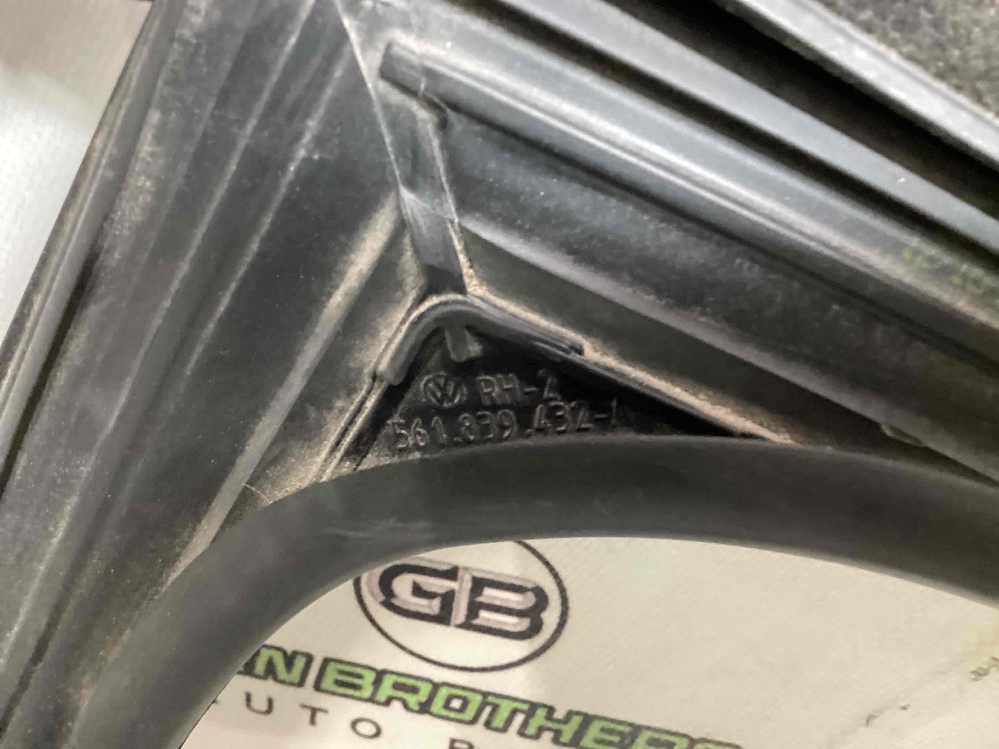 Ущільнювач скла, двері