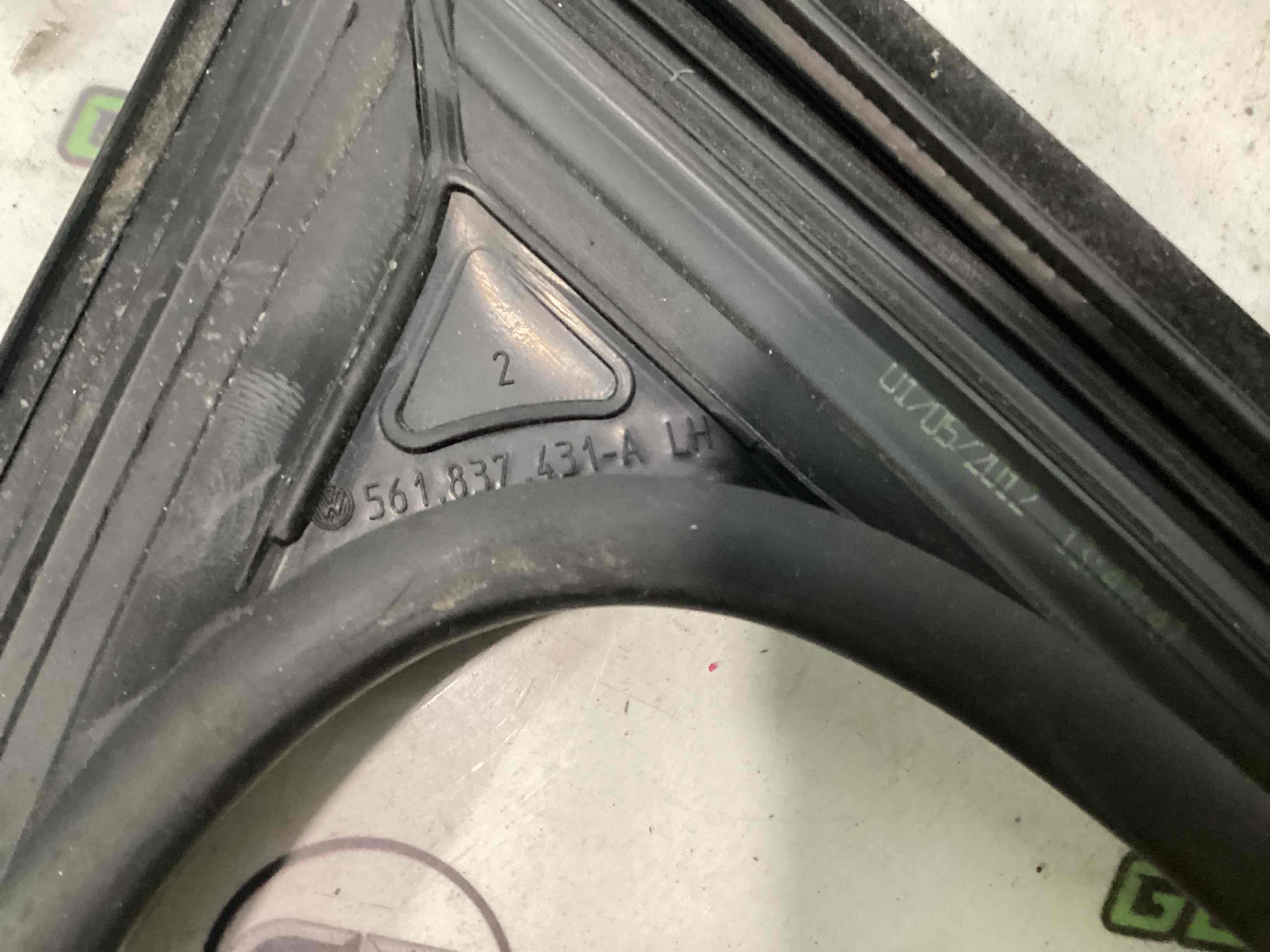 Ущільнювач скла, двері