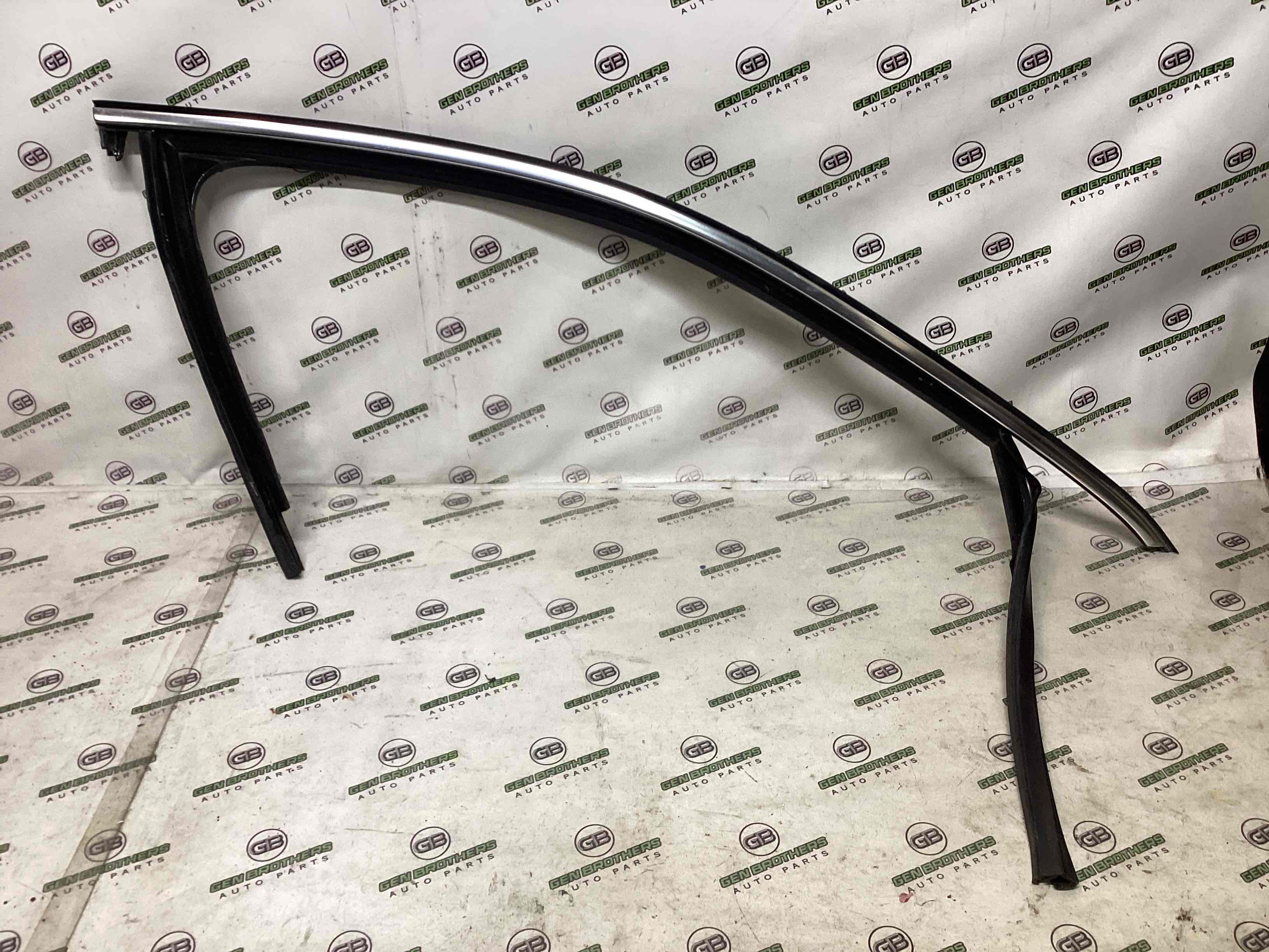 Ущільнювач скла, двері