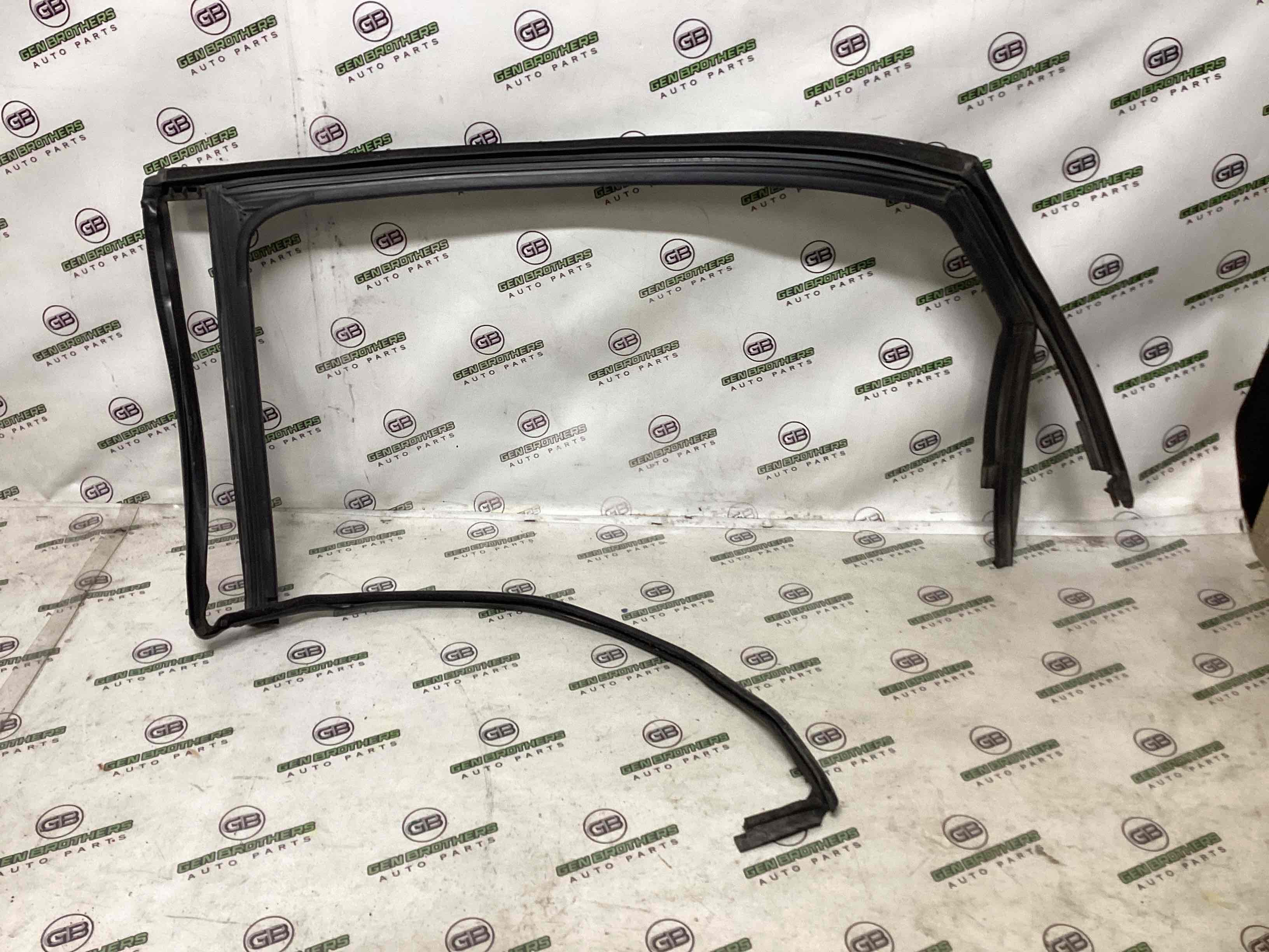 Ущільнювач скла, двері