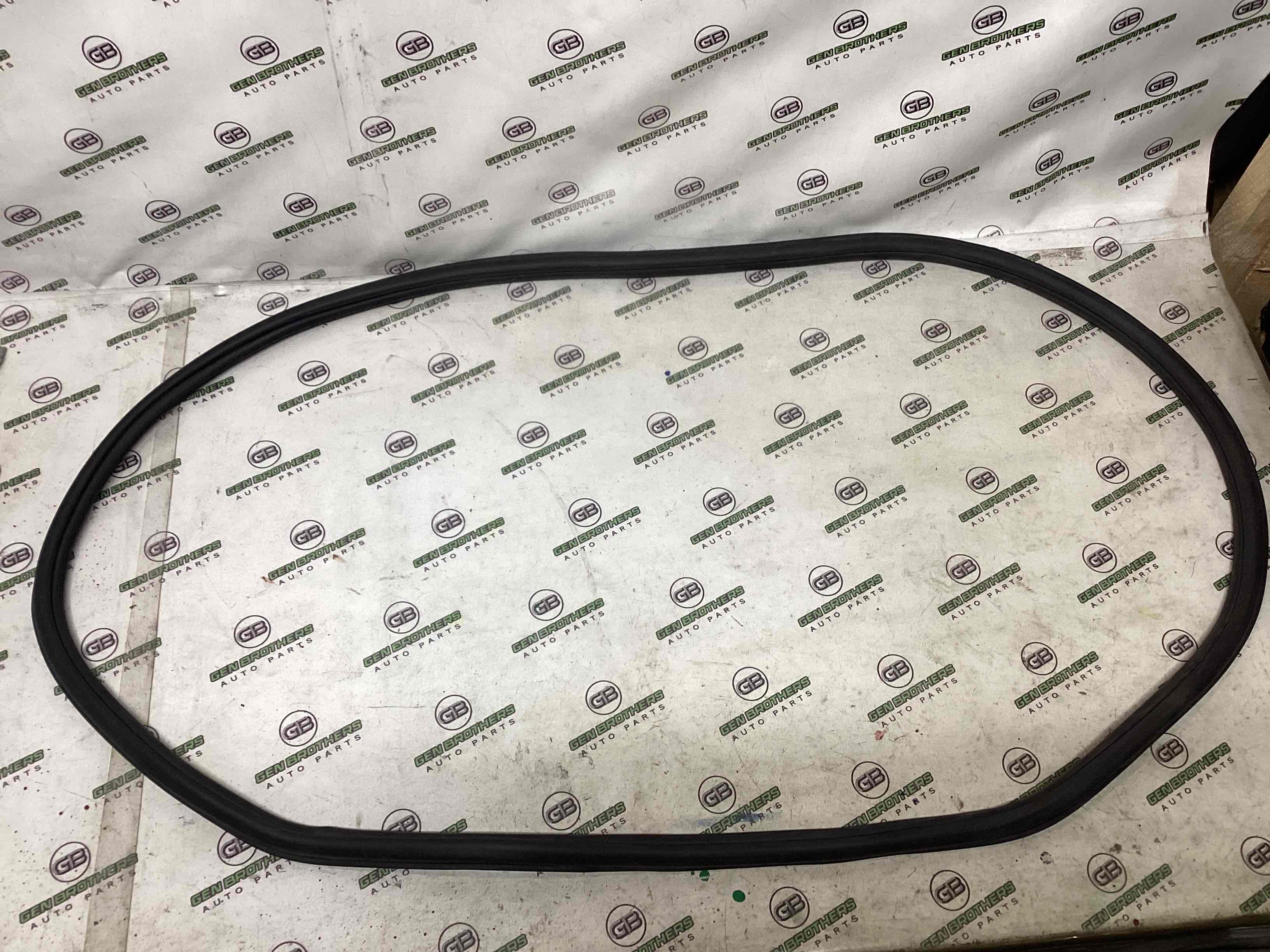 Ущільнювач скла, двері