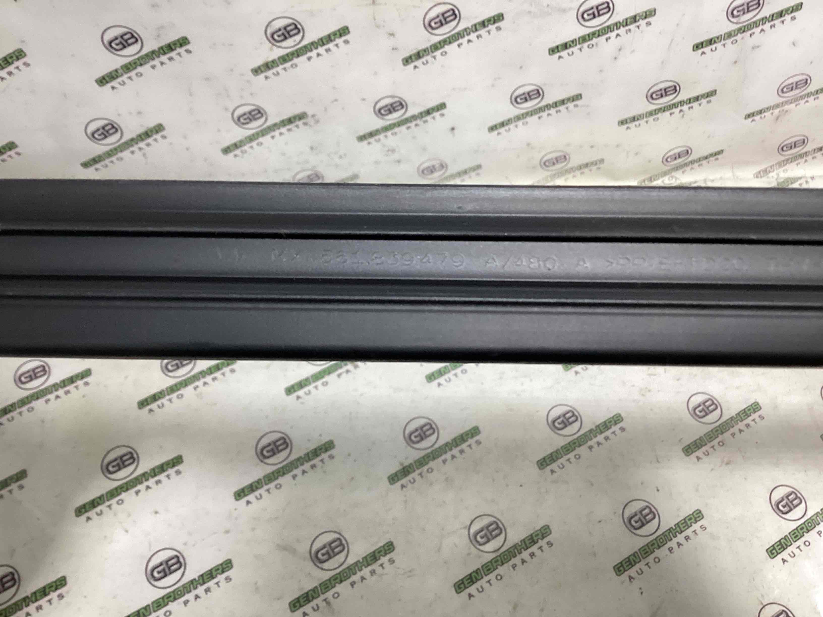 Ущільнювач скла, двері