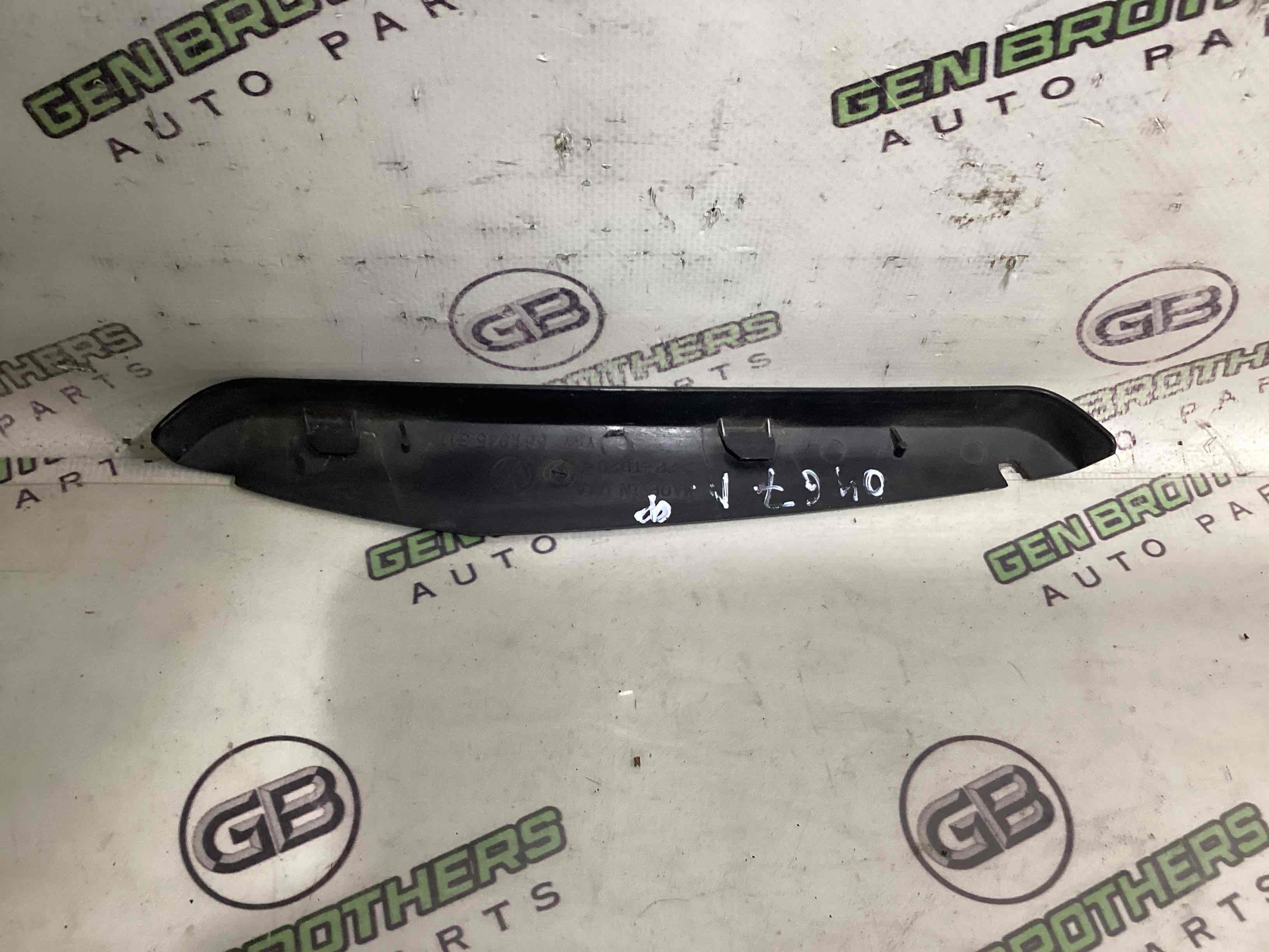 Накладка заднього ліхтаря