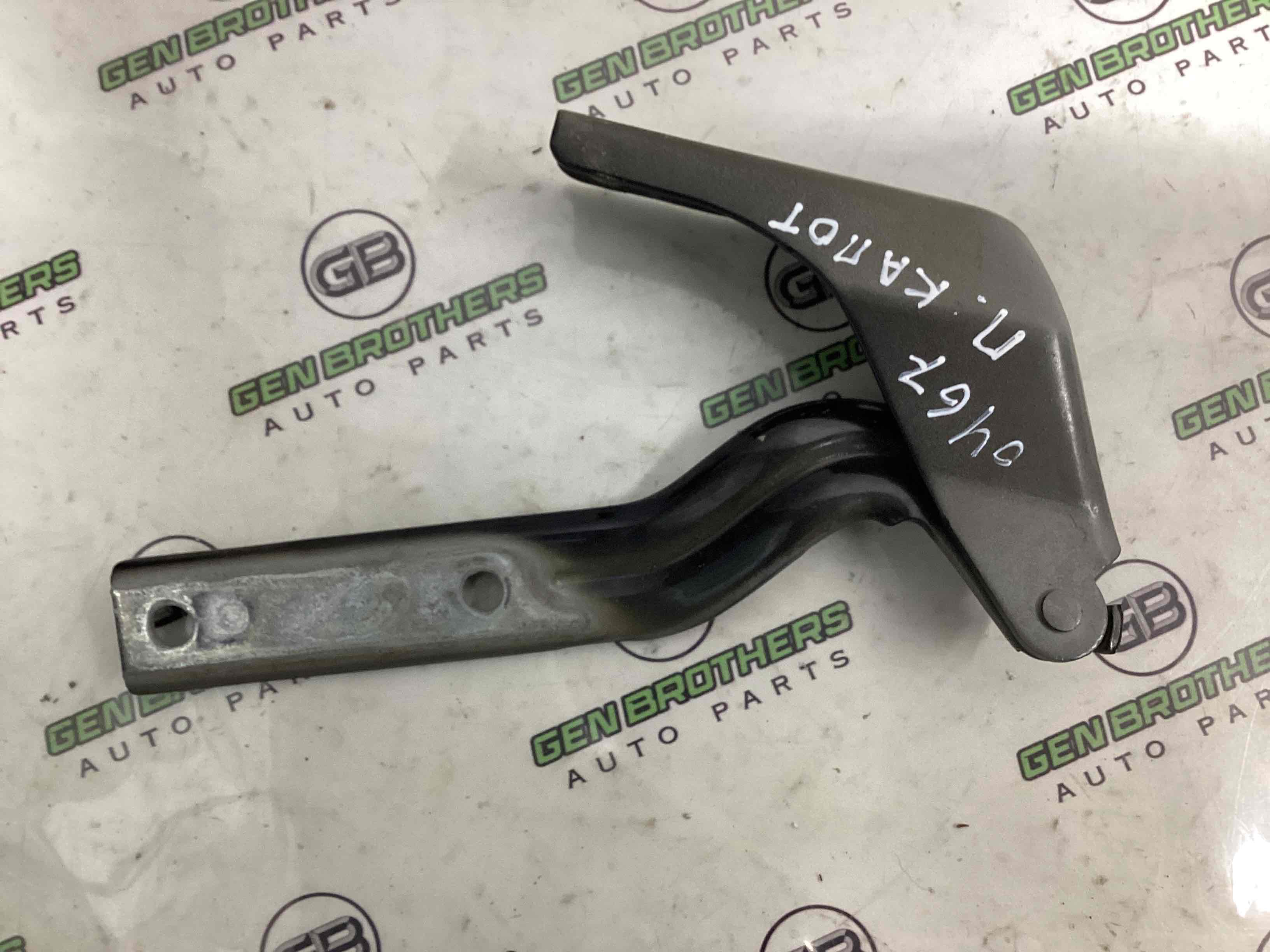 Петля капота, кронштейн капота