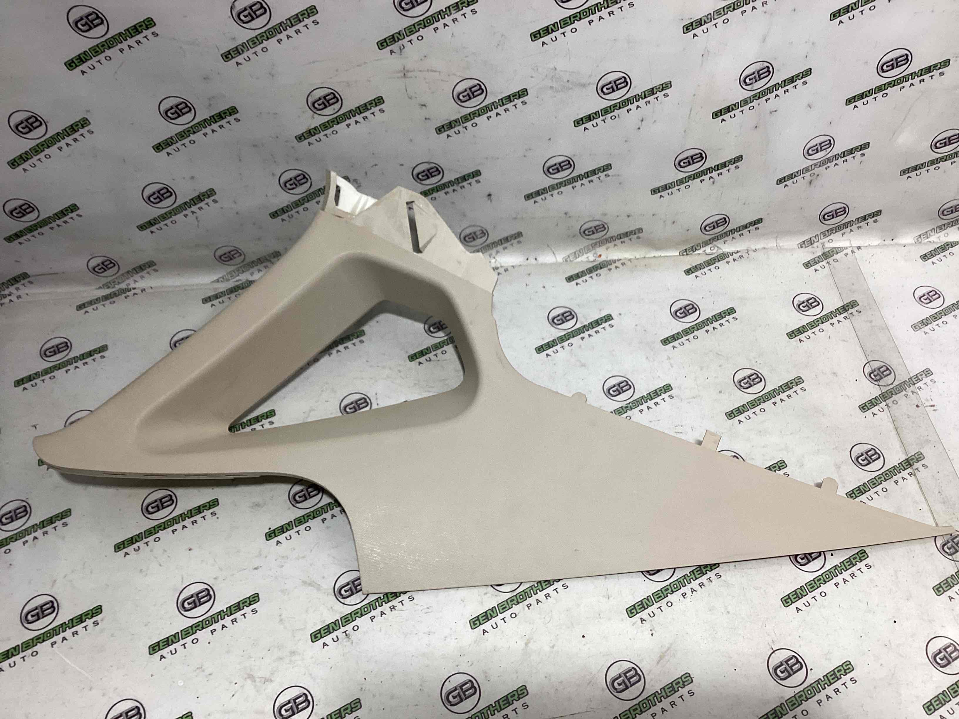 Обшивка задньої стійки ліва