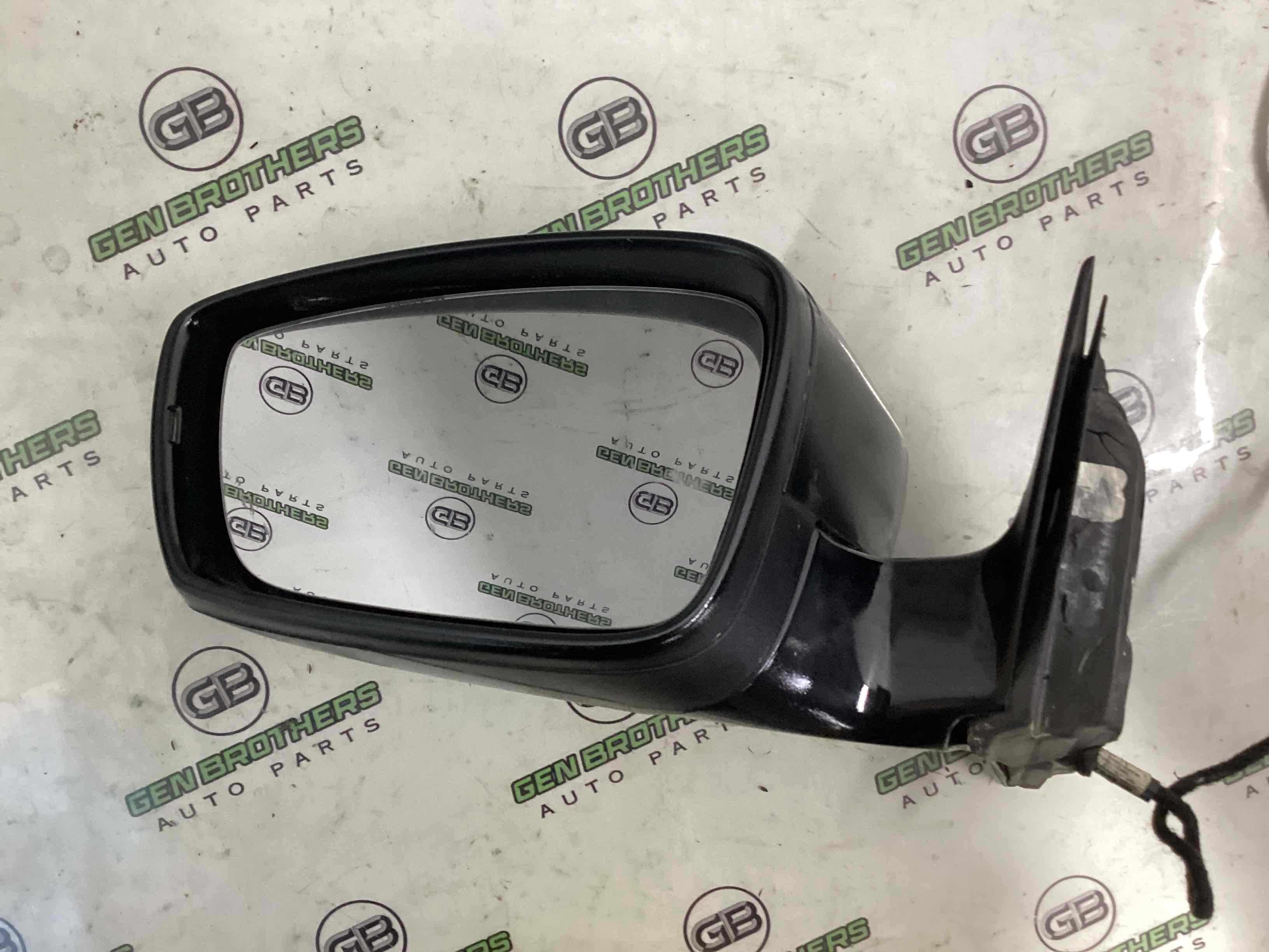 Дзеркало зовнішнє ліве