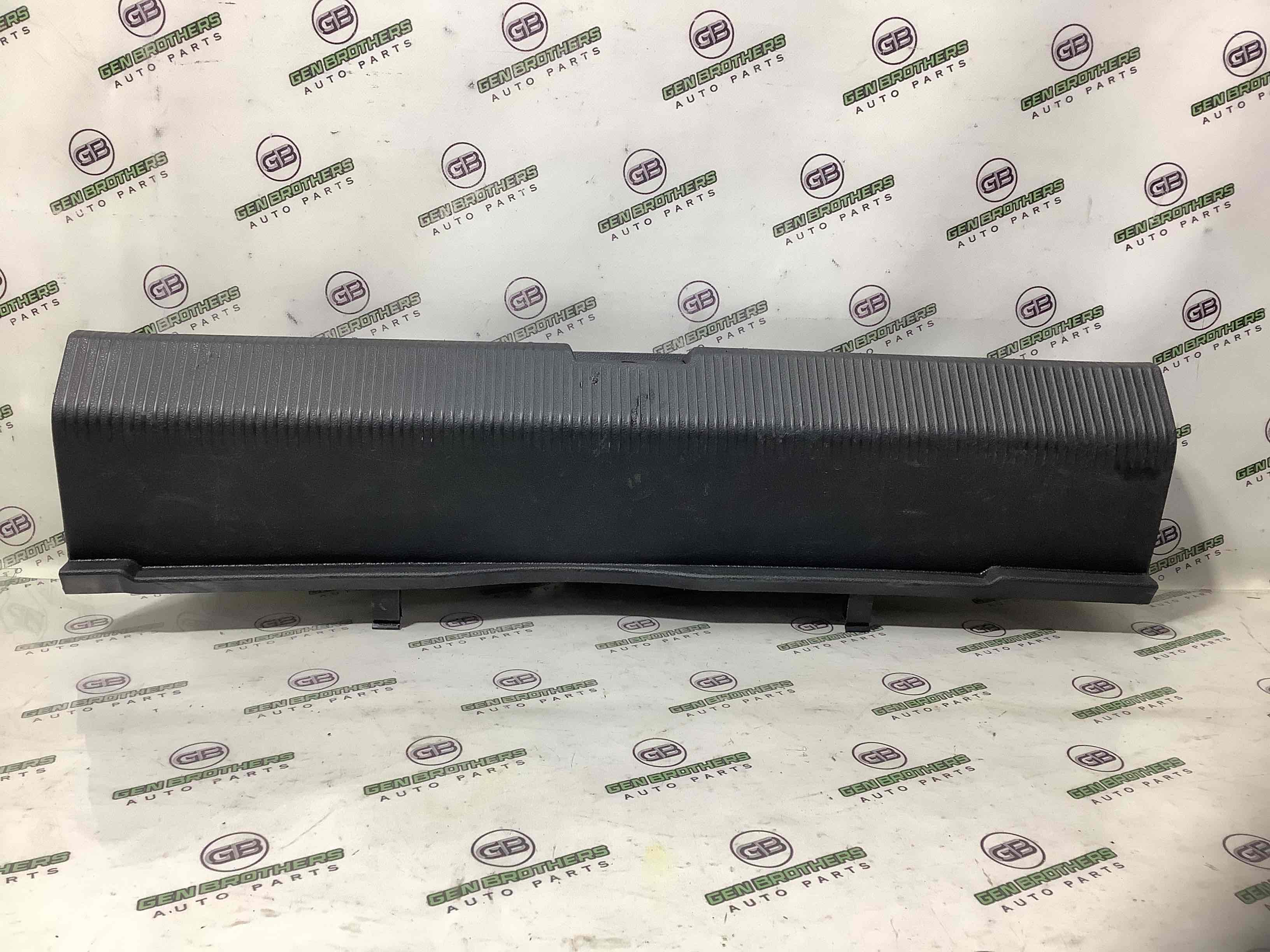 Елементи оздоблення багажника