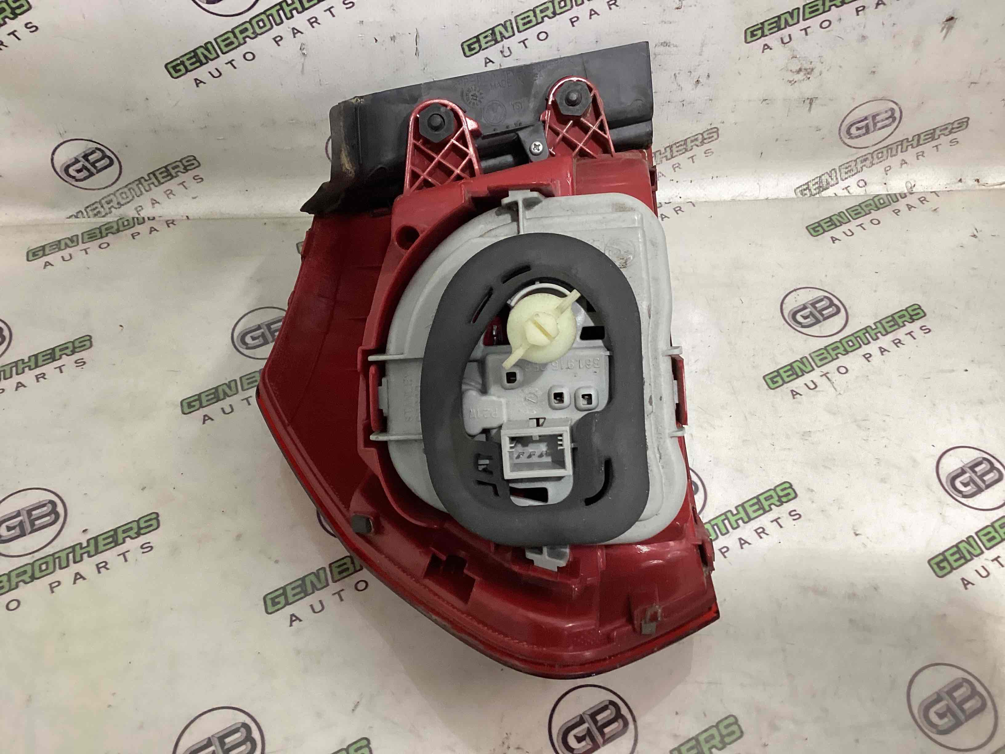 Ліхтар задній правий