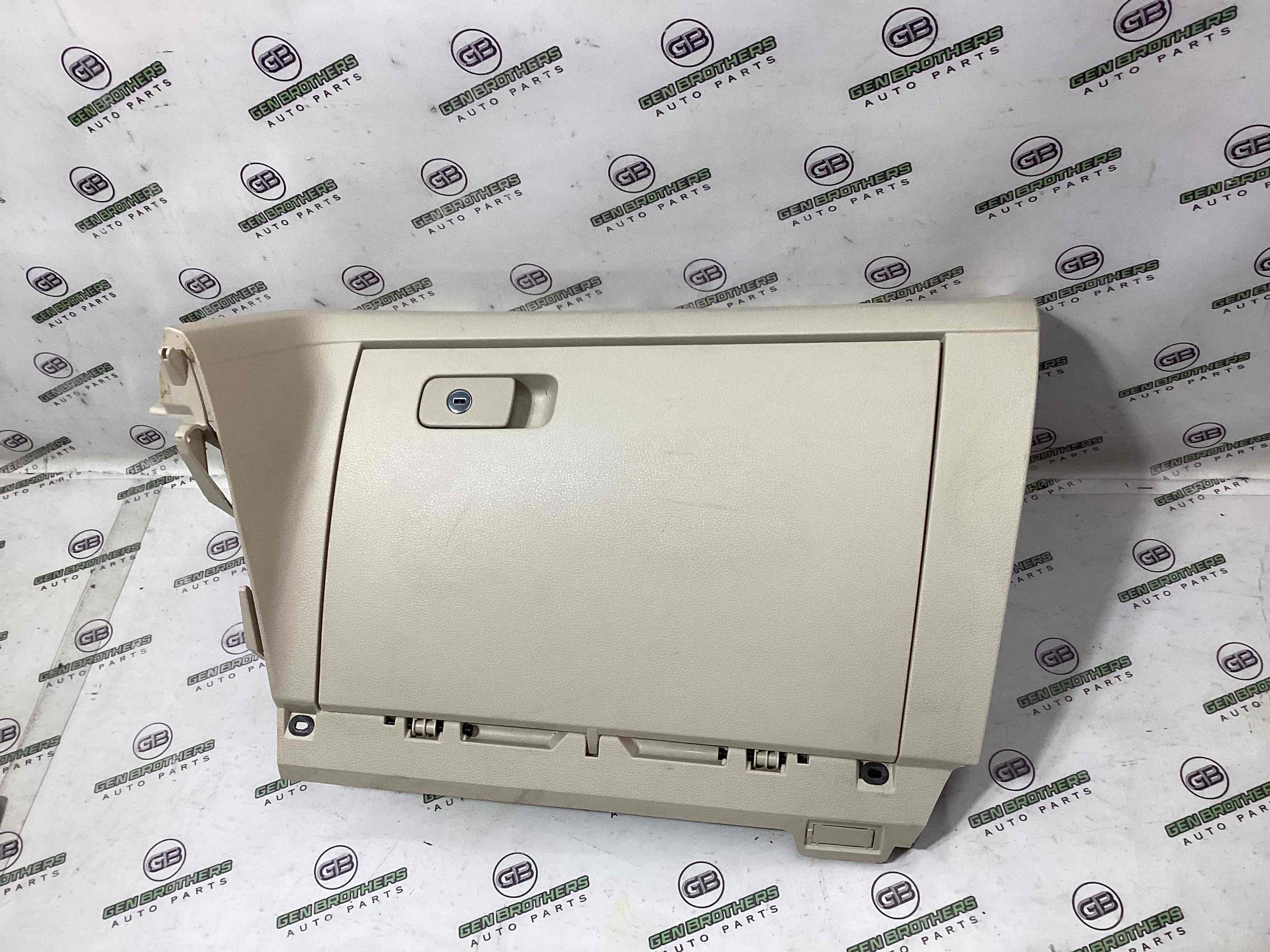 Бардачок замок бардачка, підстаканник, ящик