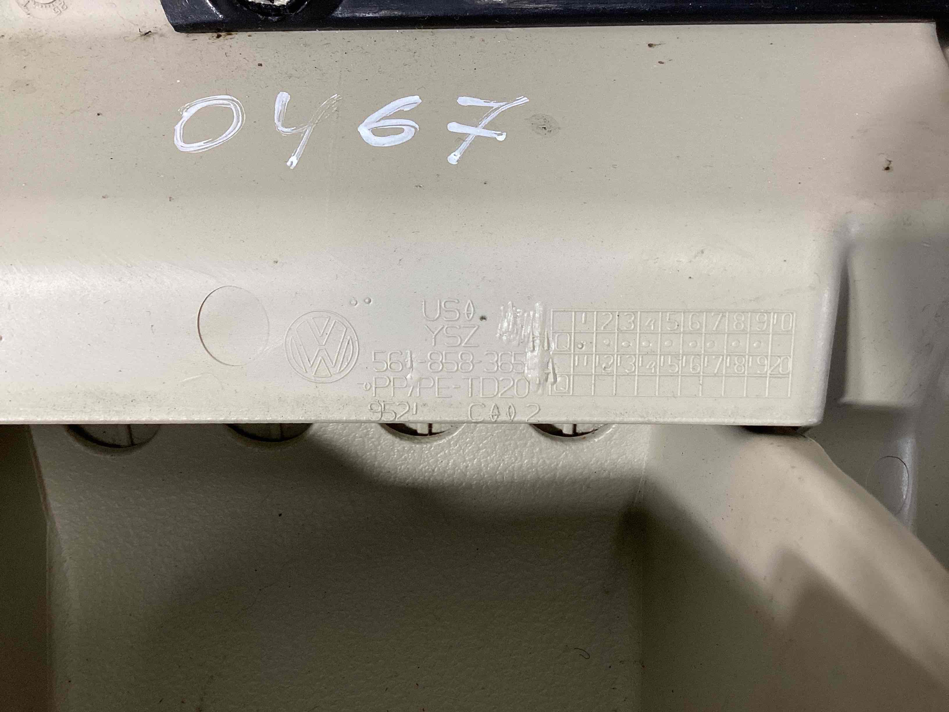 Обшивка панелі приладів торпедо