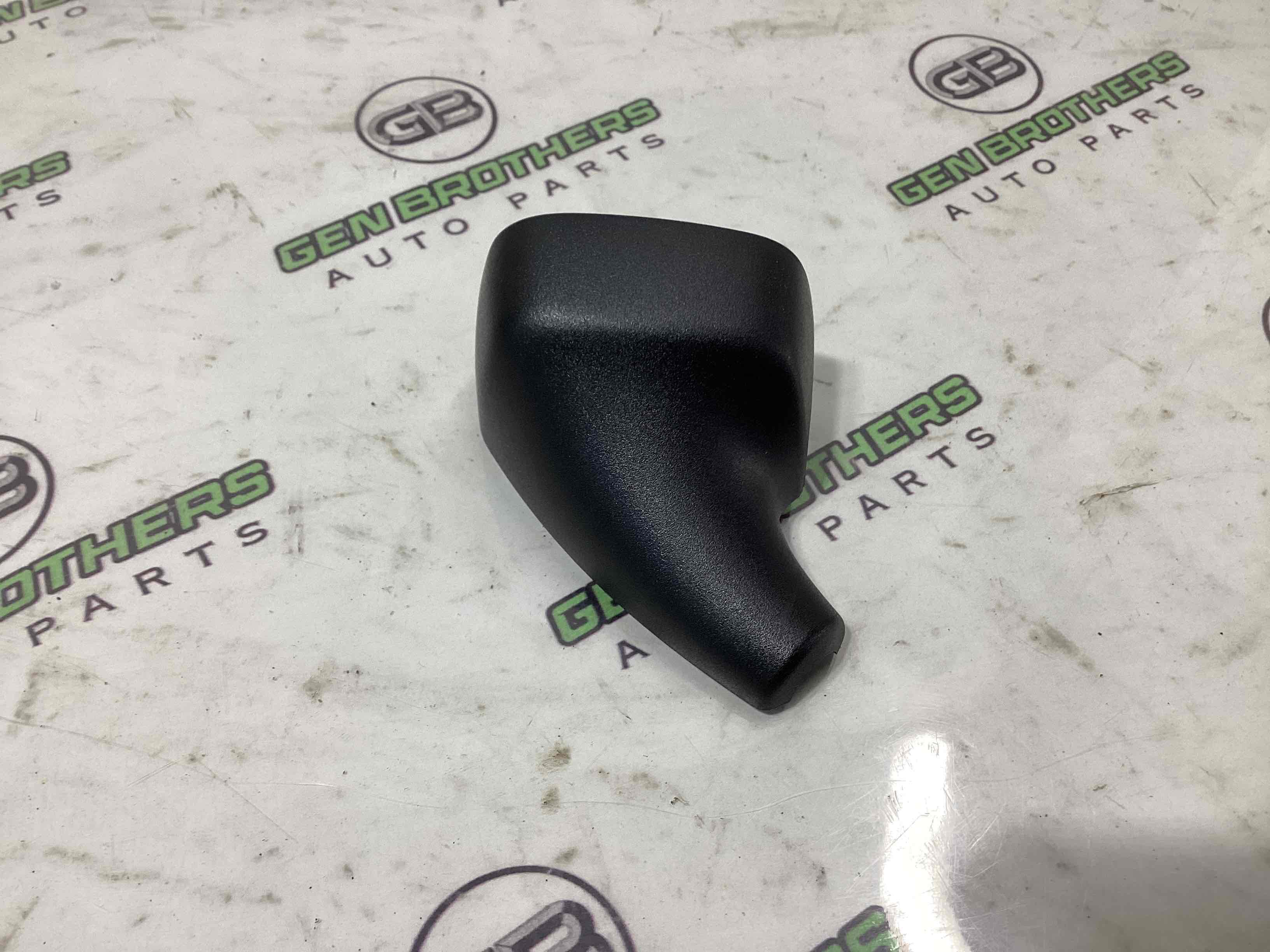 Пластикові елементи салону