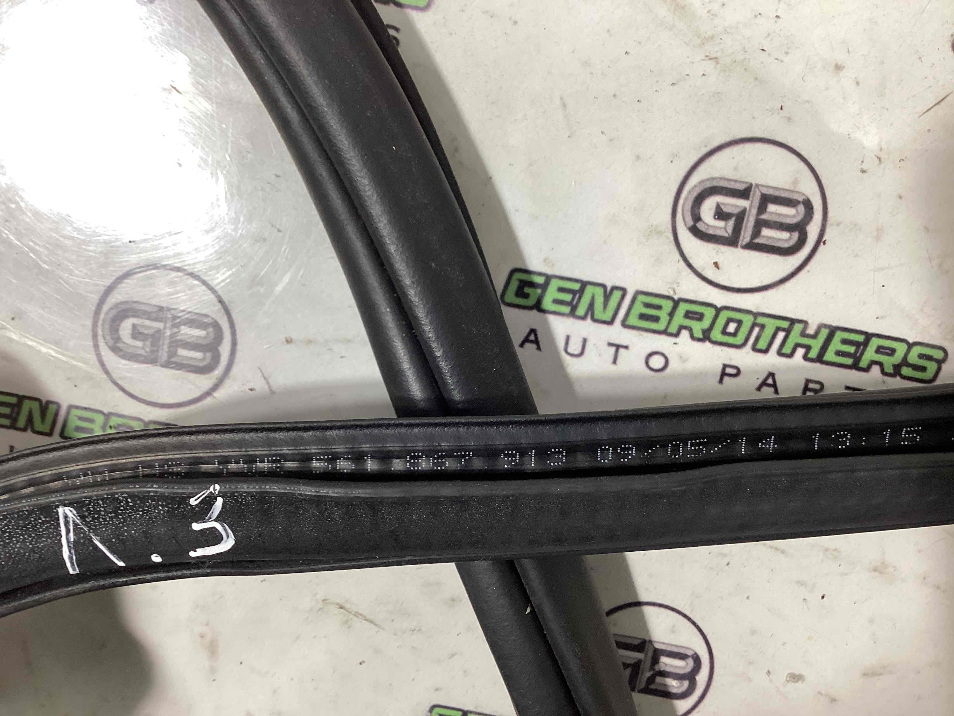 Ущільнювач скла, двері