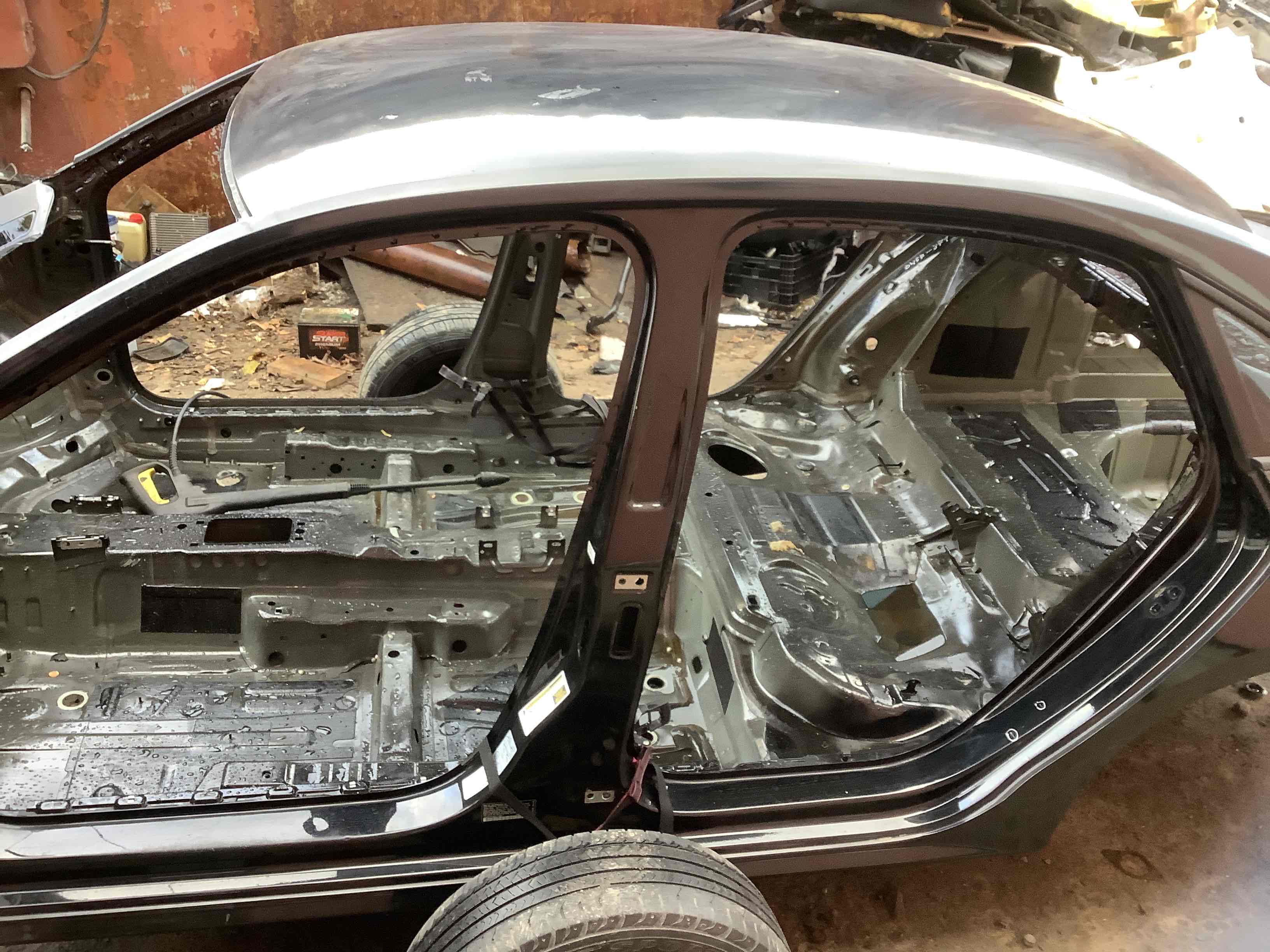 Стійки кузова та пороги