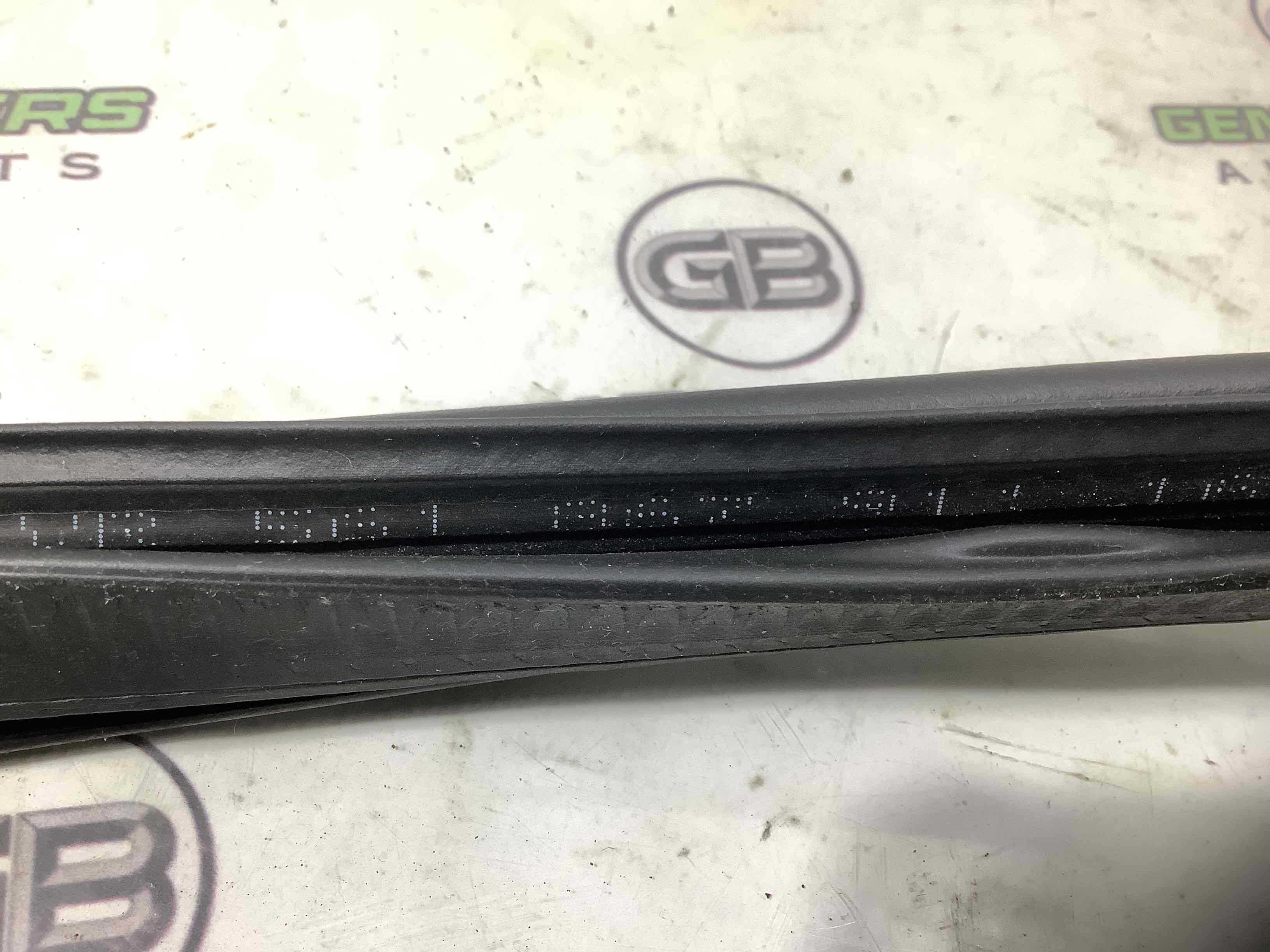 Ущільнювач скла, двері