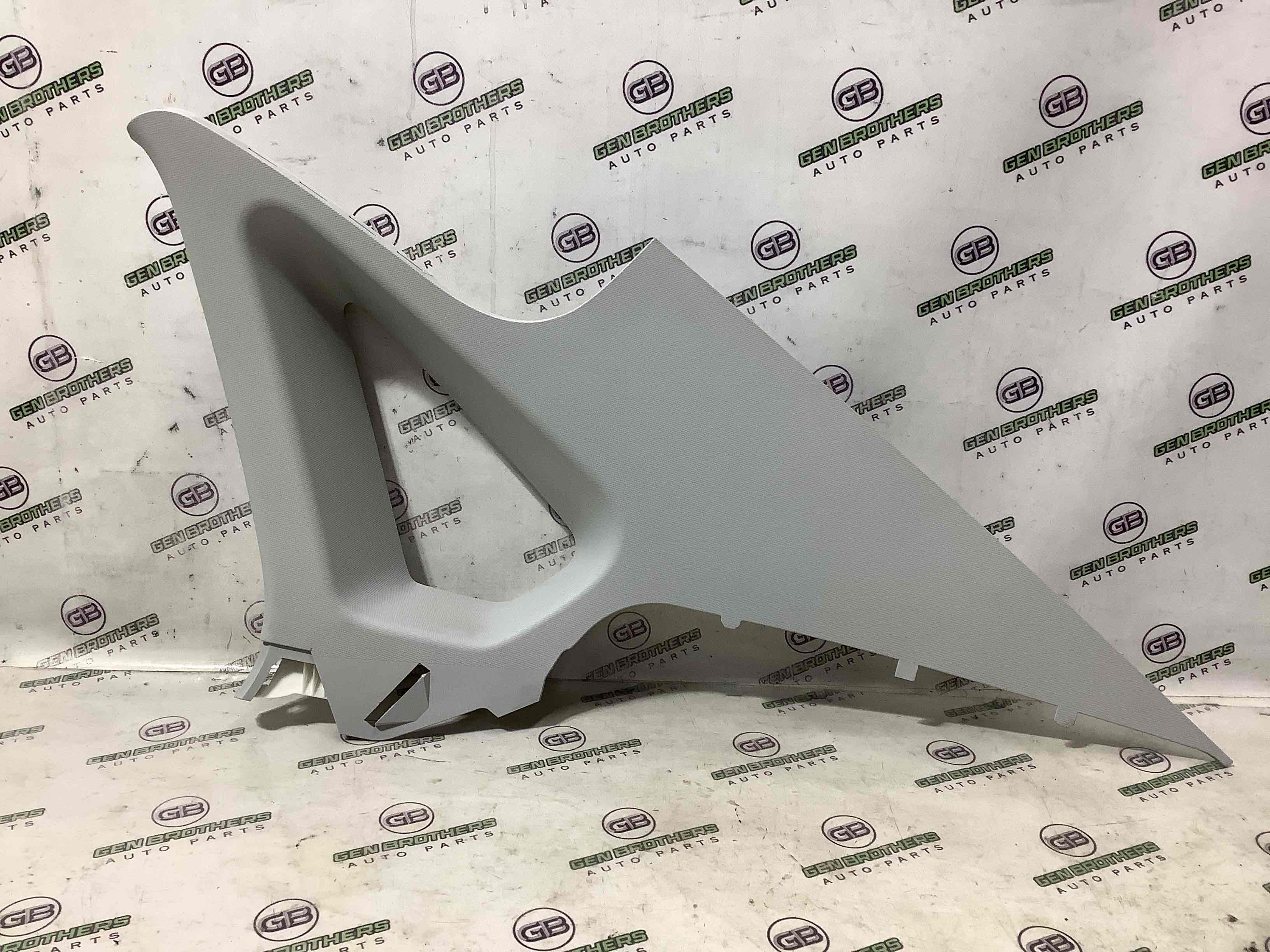 Обшивка задньої стійки права