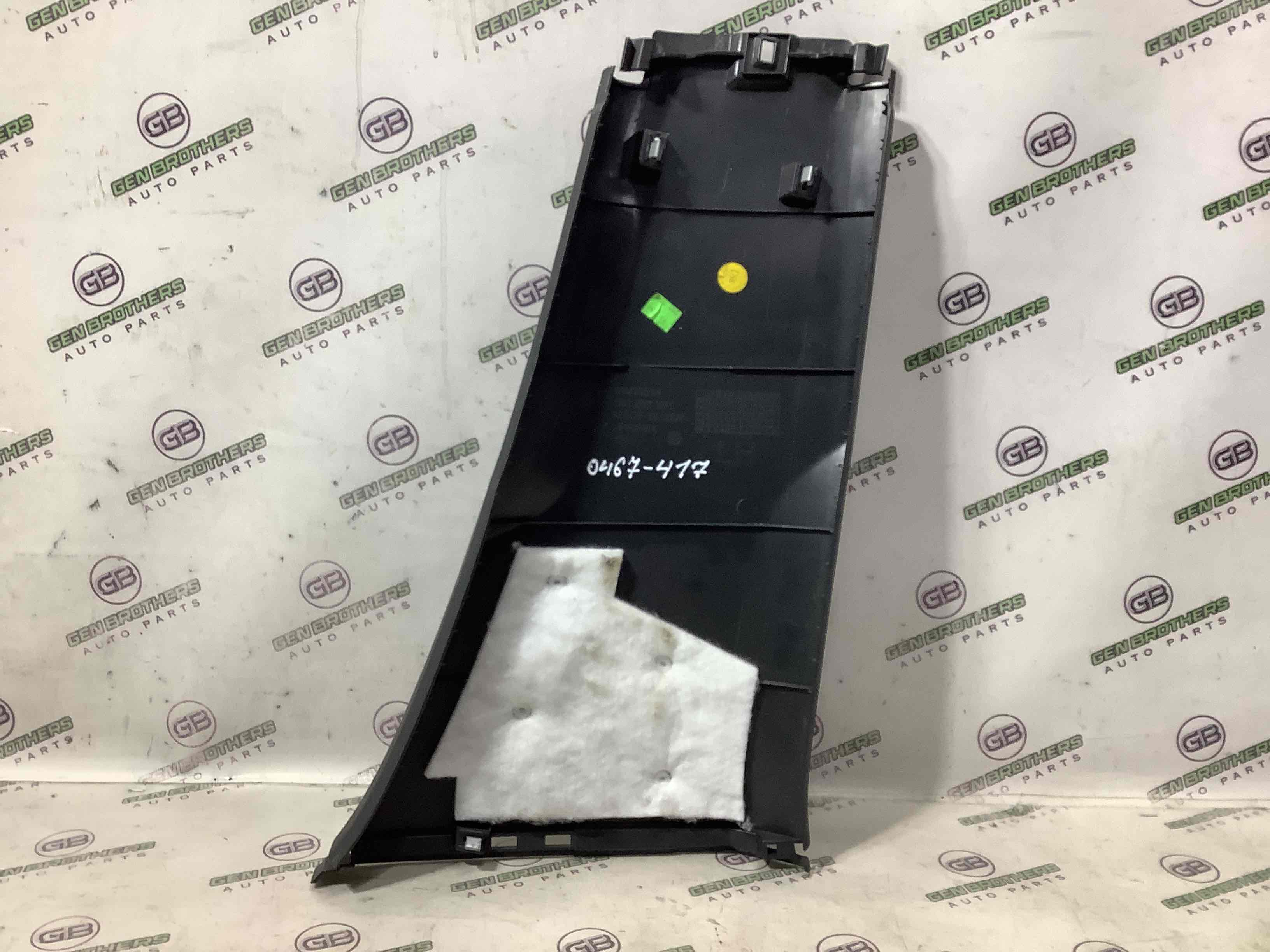 Обшивка центральної стійки ліва