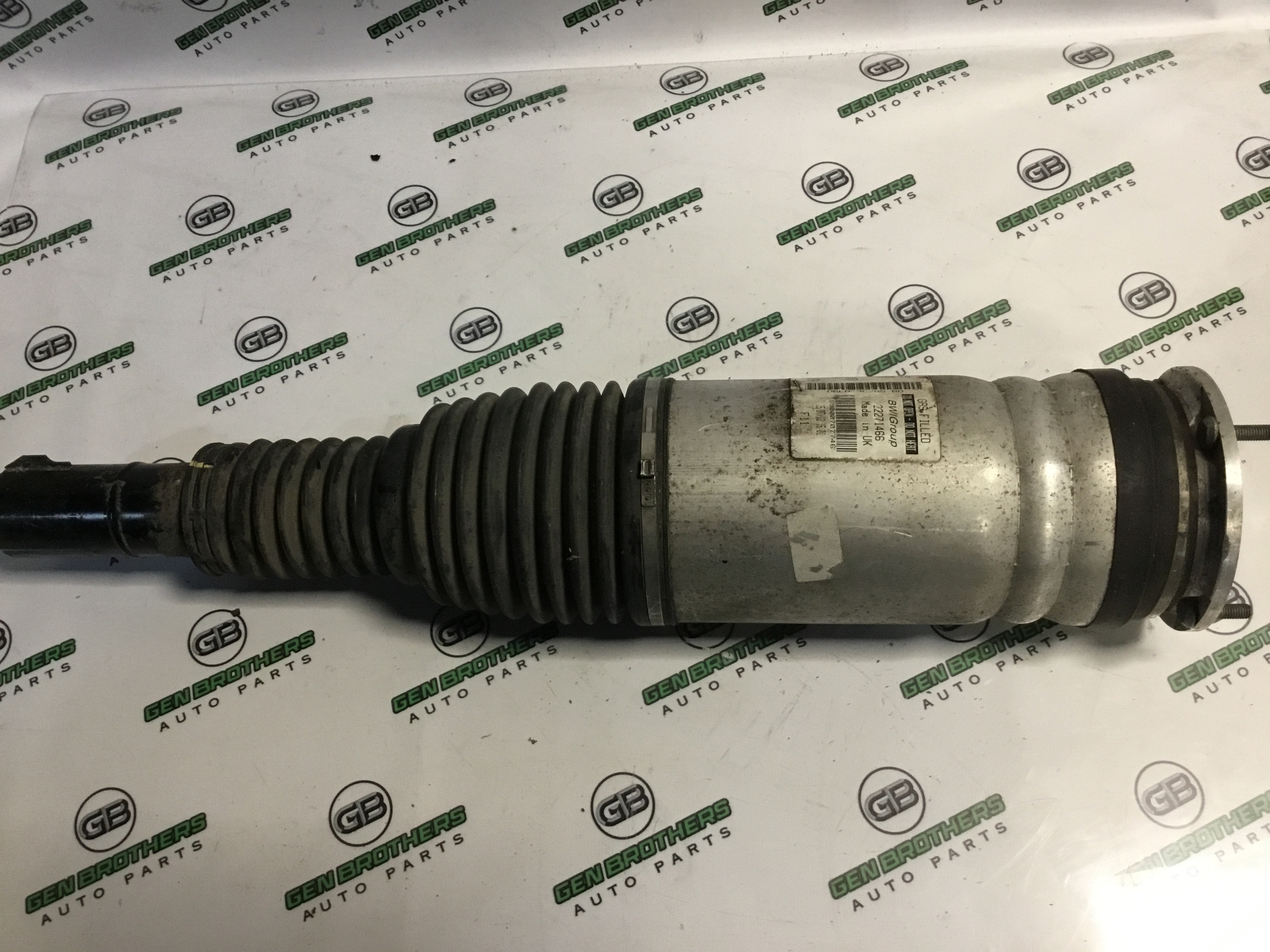 Амортизатор передній лівий