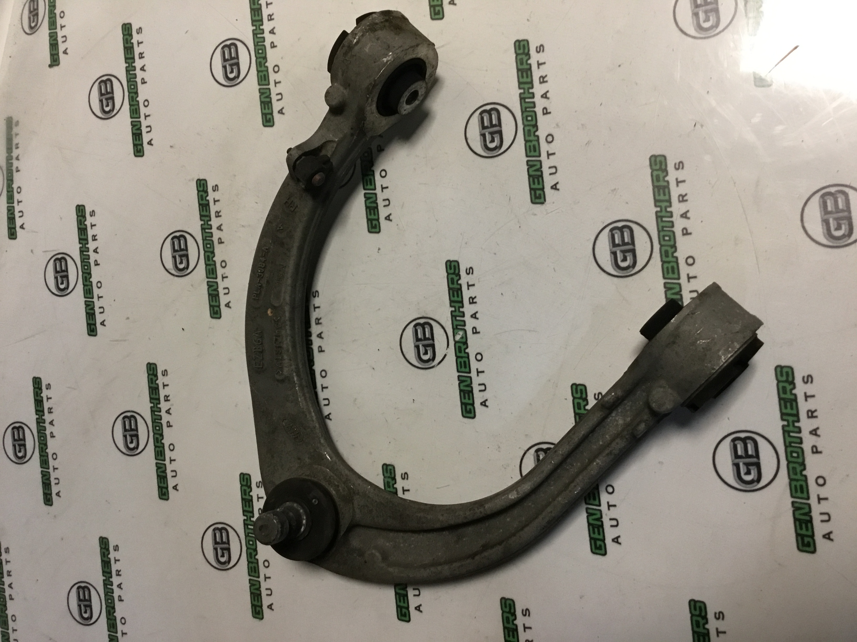 Важіль передній правий