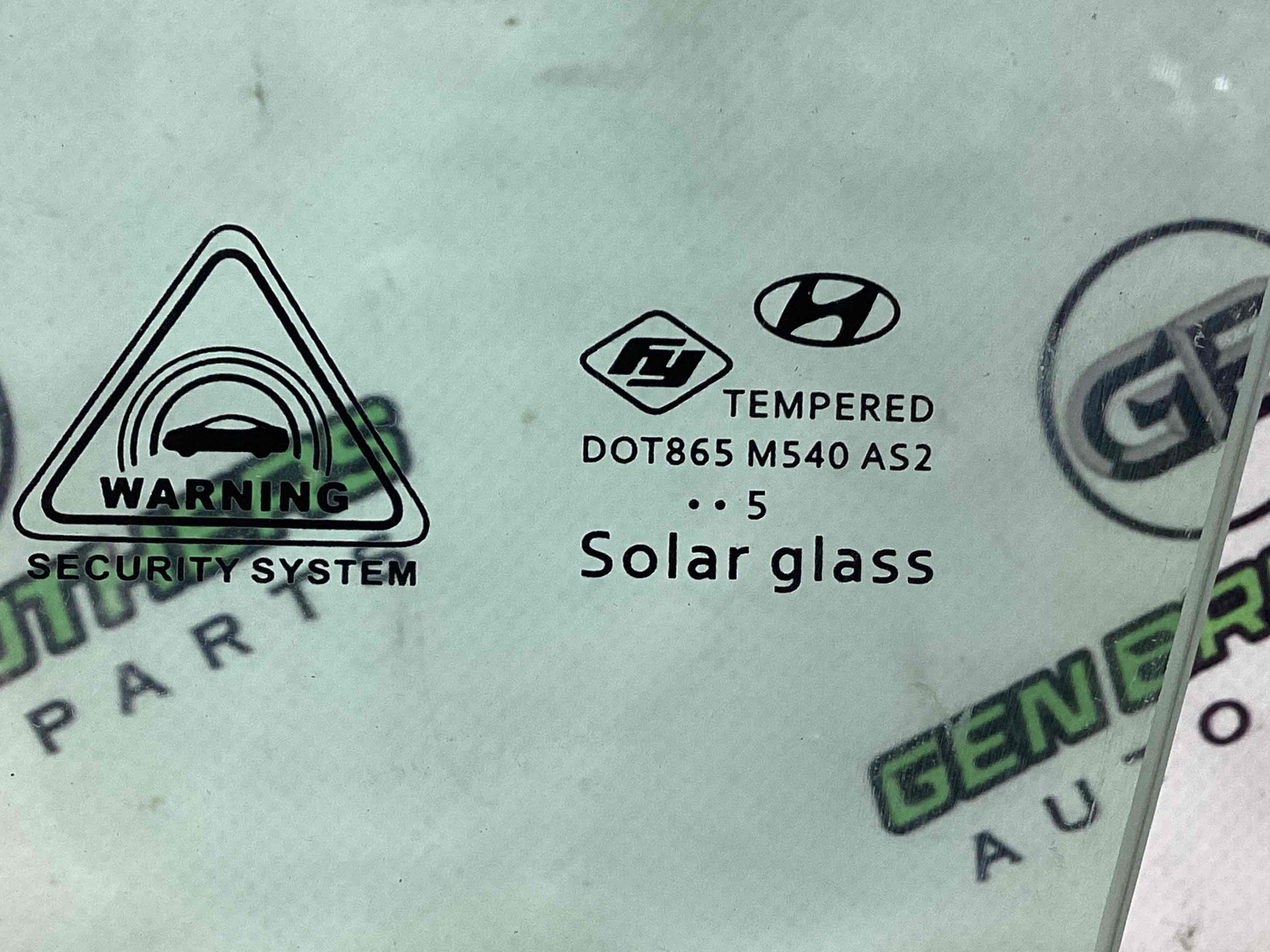 Скло переднє ліве